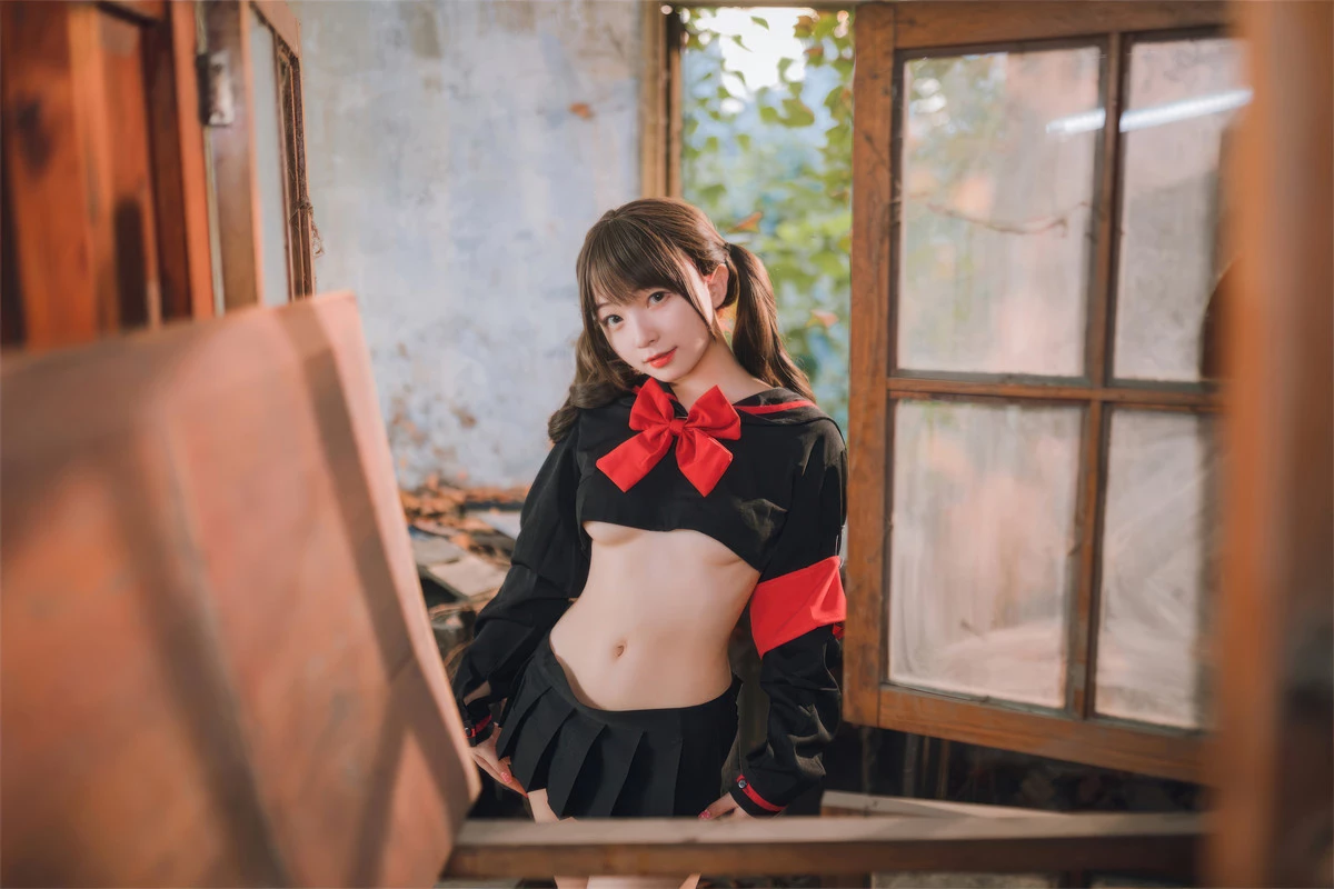 Xgyw.Org_网络美女花铃南半球JK主题户外性感黑色JK制服露白色内衣配黑丝袜秀美腿诱惑写真126P