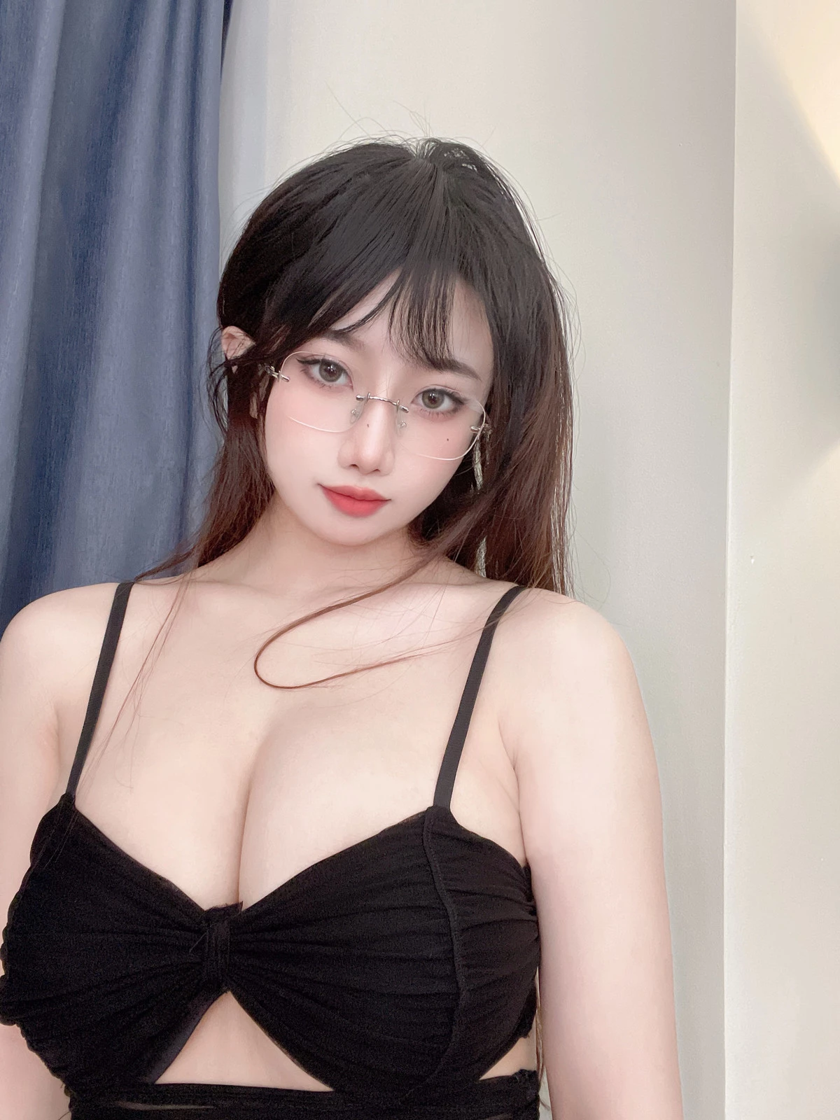 Xgyw.Org_白嫩美少女鬼畜瑶在不在包臀黑丝主题性感黑色薄透短裙露黑色内衣秀翘臀诱惑写真48P