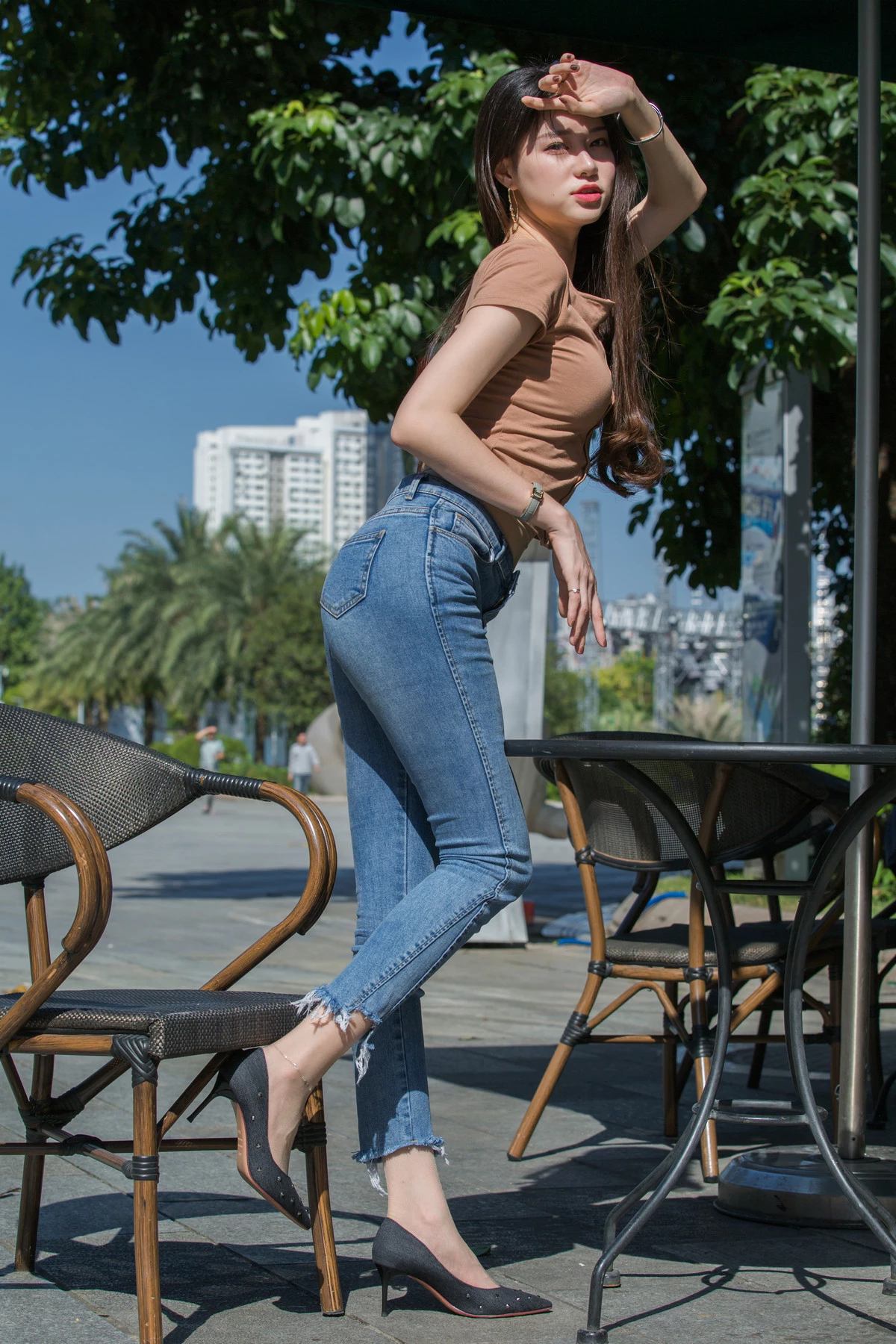 Xgyw.Org_网络美女Sia不吃鱼牛仔裤女孩主题户外短T配牛仔长裤露超薄肉丝秀美腿玉足性感写真140P