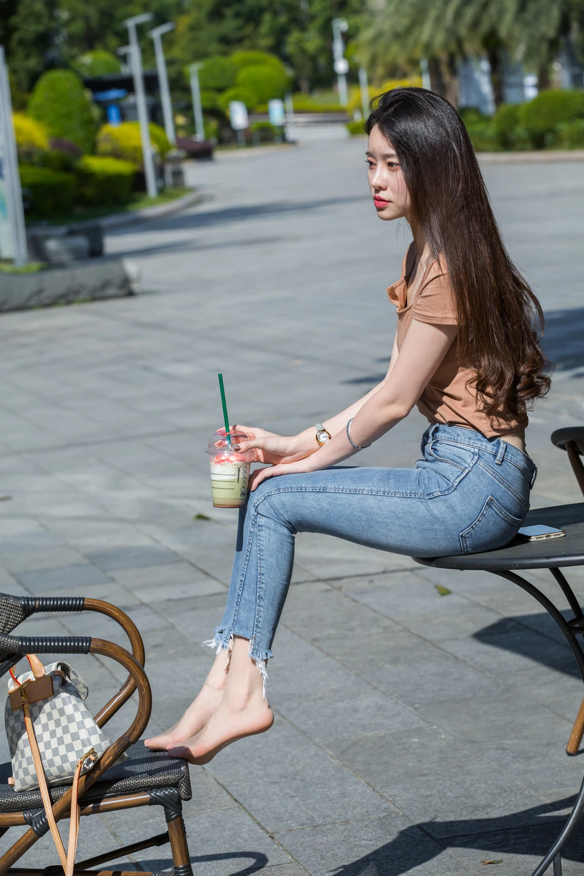 Xgyw.Org_网络美女Sia不吃鱼牛仔裤女孩主题户外短T配牛仔长裤露超薄肉丝秀美腿玉足性感写真140P