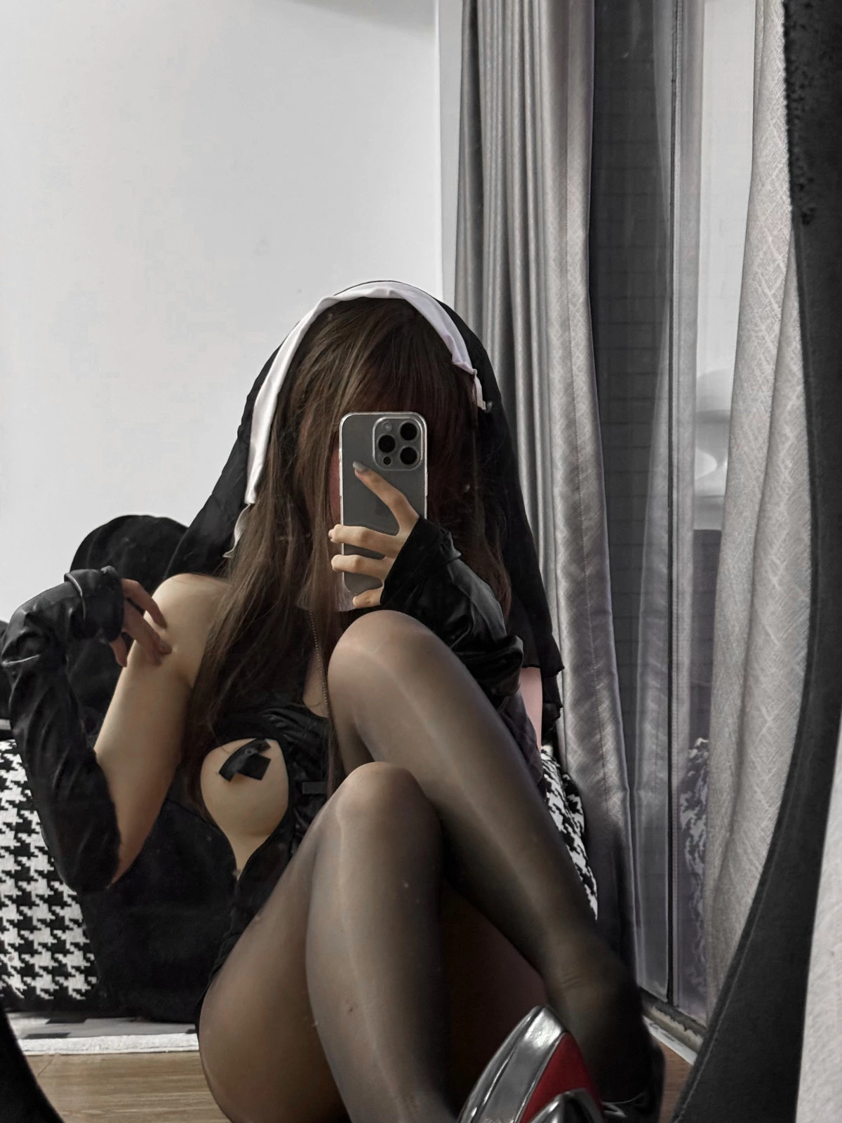 Xgyw.Org_鬼马少女阿薰kaOri毛毛修女主题性感黑色情趣修女服饰配超薄黑丝秀美腿诱惑写真69P