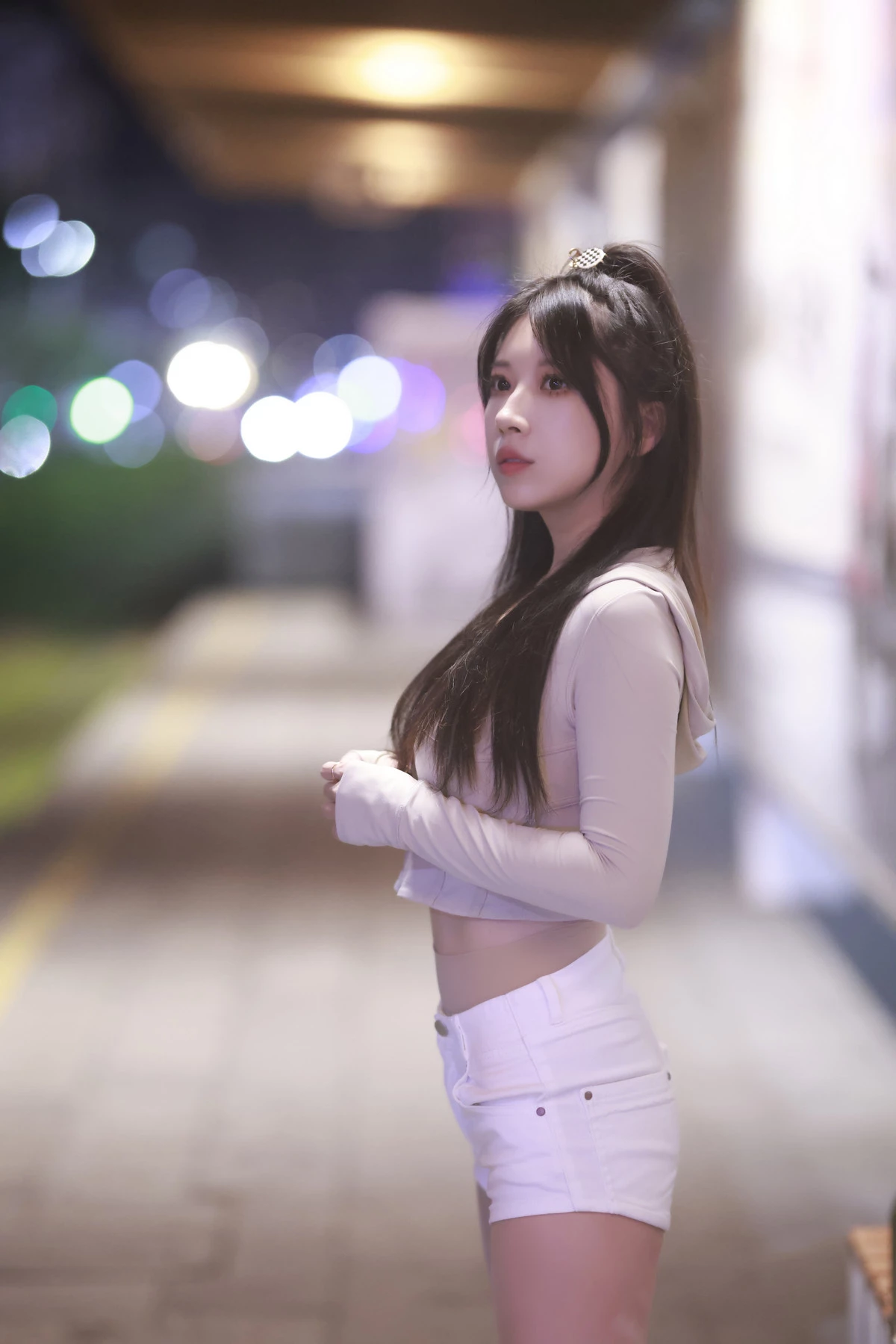 Xgyw.Org_斗鱼主播小女巫露娜芳踪主题户外白色上衣配性感白色短裤露超薄肉丝秀美腿诱惑写真45P