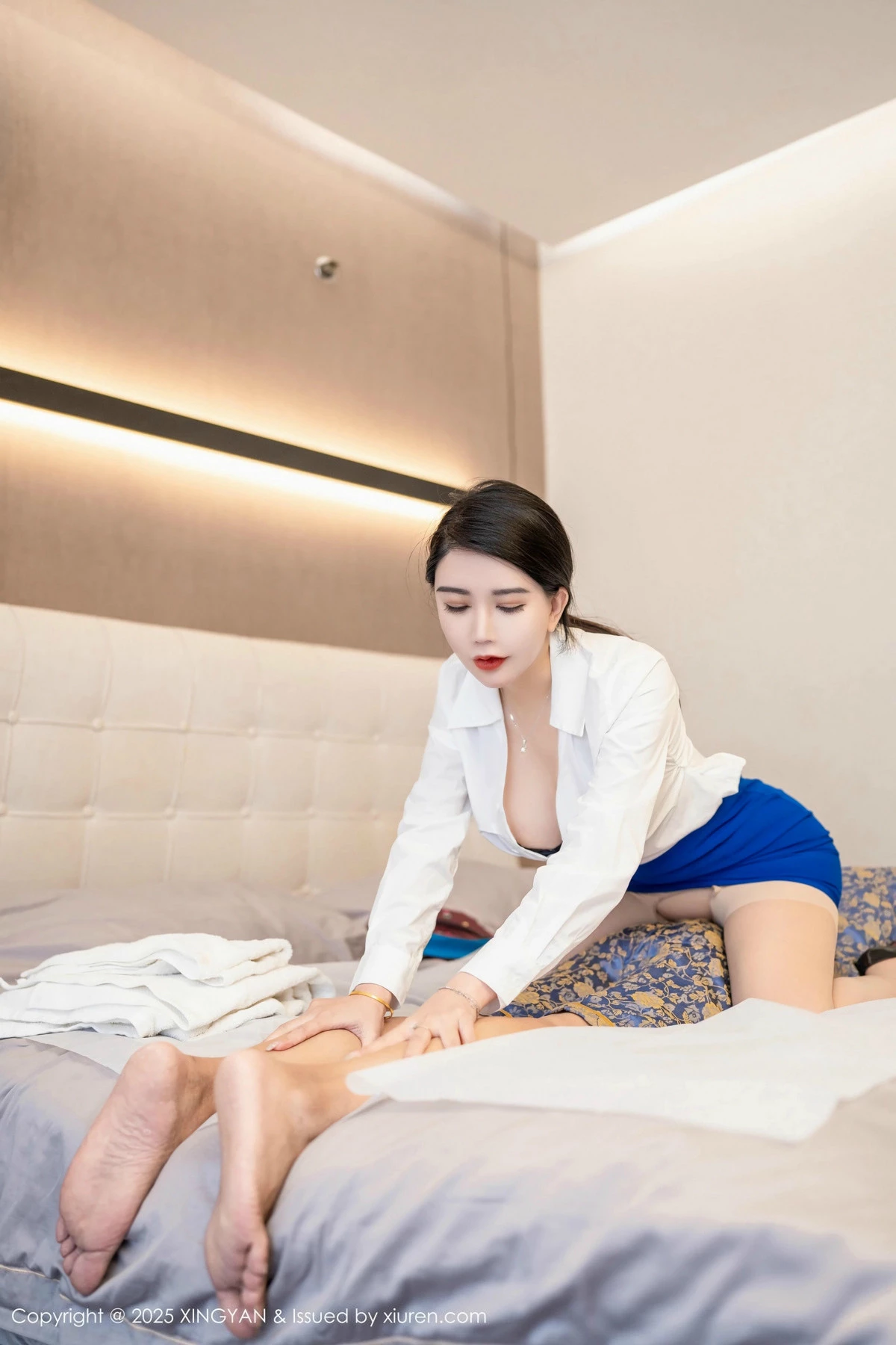 Xgyw.Org_[XINGYAN星颜社]VOL.302_模特李若汐ci性感OL服饰露黑色内衣配超薄肉丝迷人诱惑写真80P