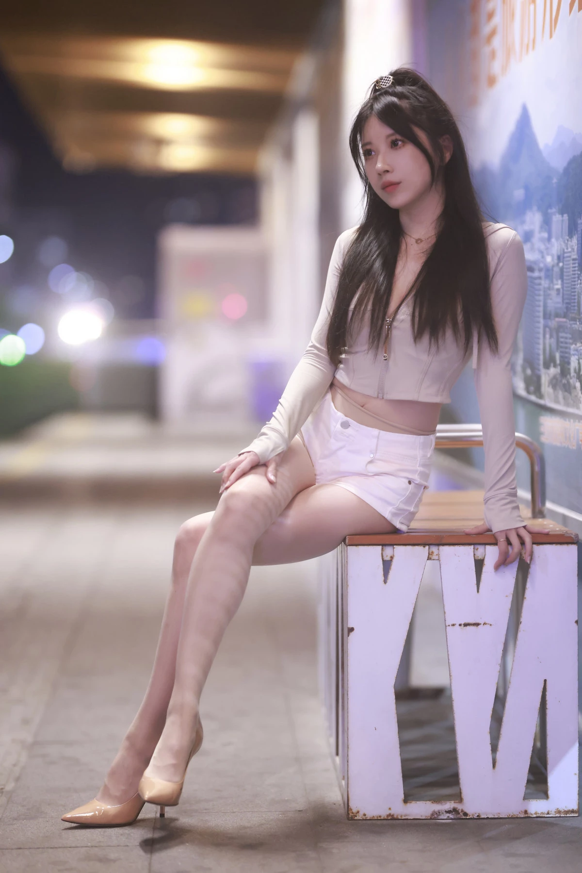 Xgyw.Org_斗鱼主播小女巫露娜芳踪主题户外白色上衣配性感白色短裤露超薄肉丝秀美腿诱惑写真45P