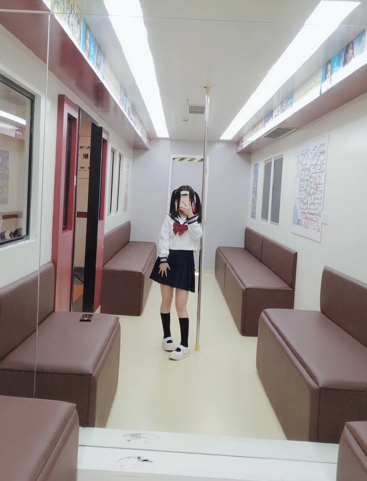 Xgyw.Org_Cosplay美女日奈娇列车JK主题列车上性感JK制服露白色蕾丝内衣秀丰腴身姿诱惑写真83P