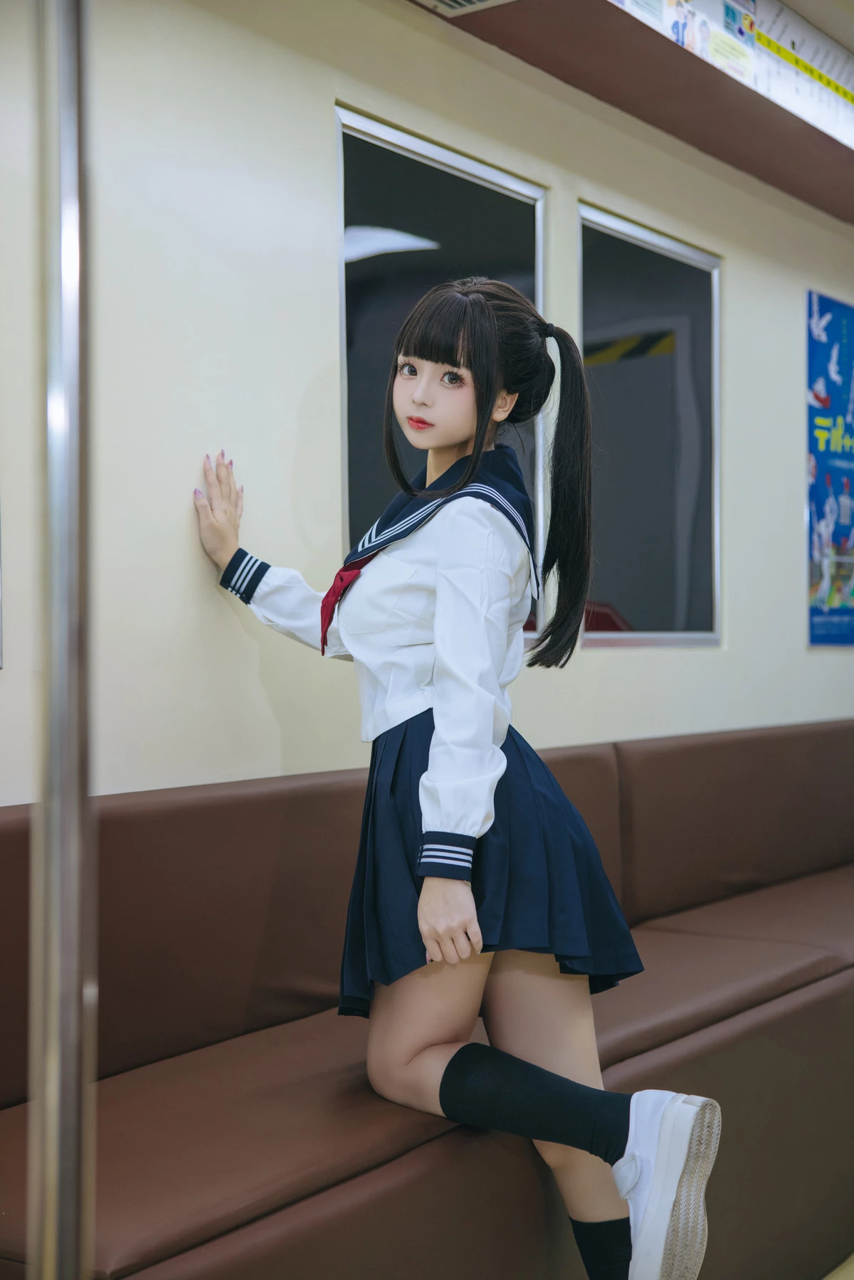Xgyw.Org_Cosplay美女日奈娇列车JK主题列车上性感JK制服露白色蕾丝内衣秀丰腴身姿诱惑写真83P