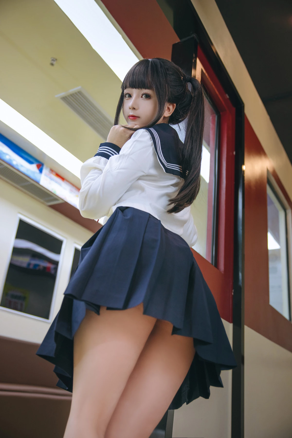 Xgyw.Org_Cosplay美女日奈娇列车JK主题列车上性感JK制服露白色蕾丝内衣秀丰腴身姿诱惑写真83P