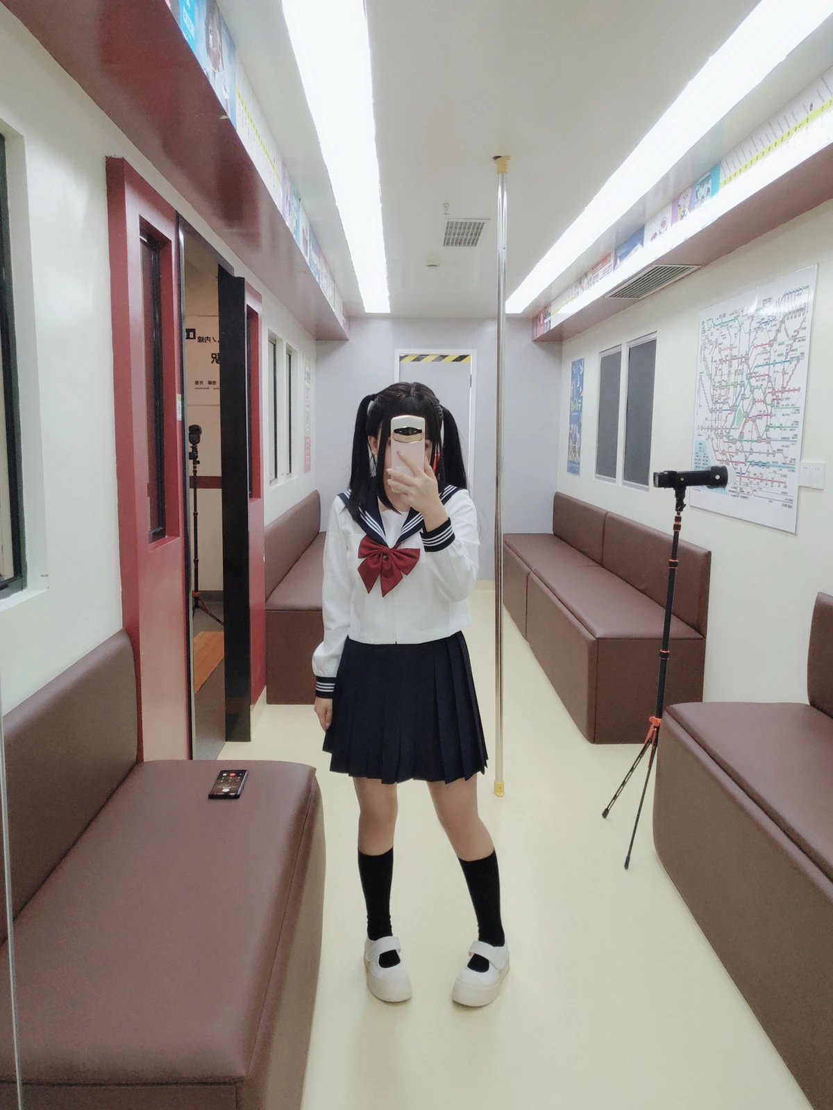 Xgyw.Org_Cosplay美女日奈娇列车JK主题列车上性感JK制服露白色蕾丝内衣秀丰腴身姿诱惑写真83P