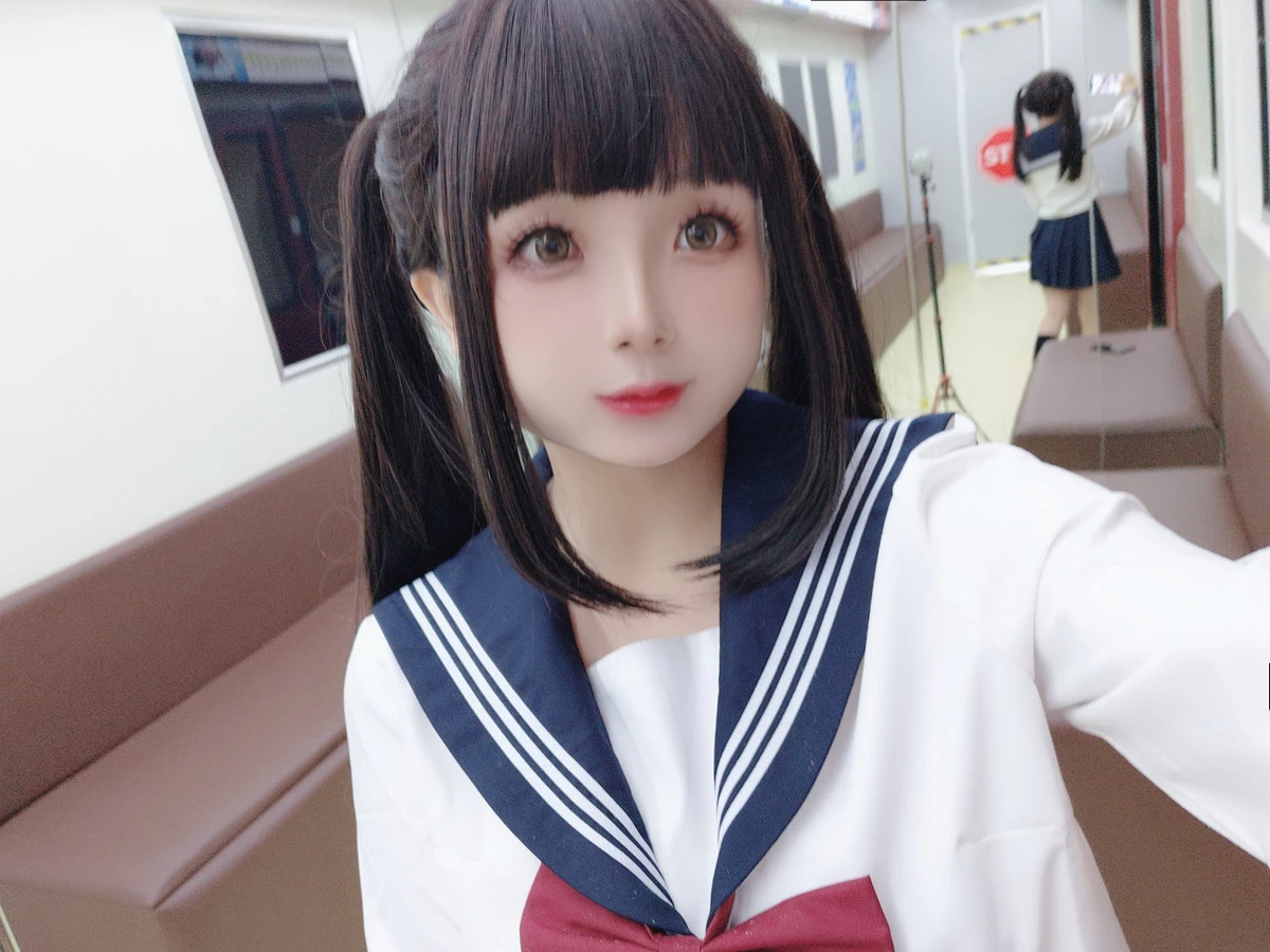 Xgyw.Org_Cosplay美女日奈娇列车JK主题列车上性感JK制服露白色蕾丝内衣秀丰腴身姿诱惑写真83P