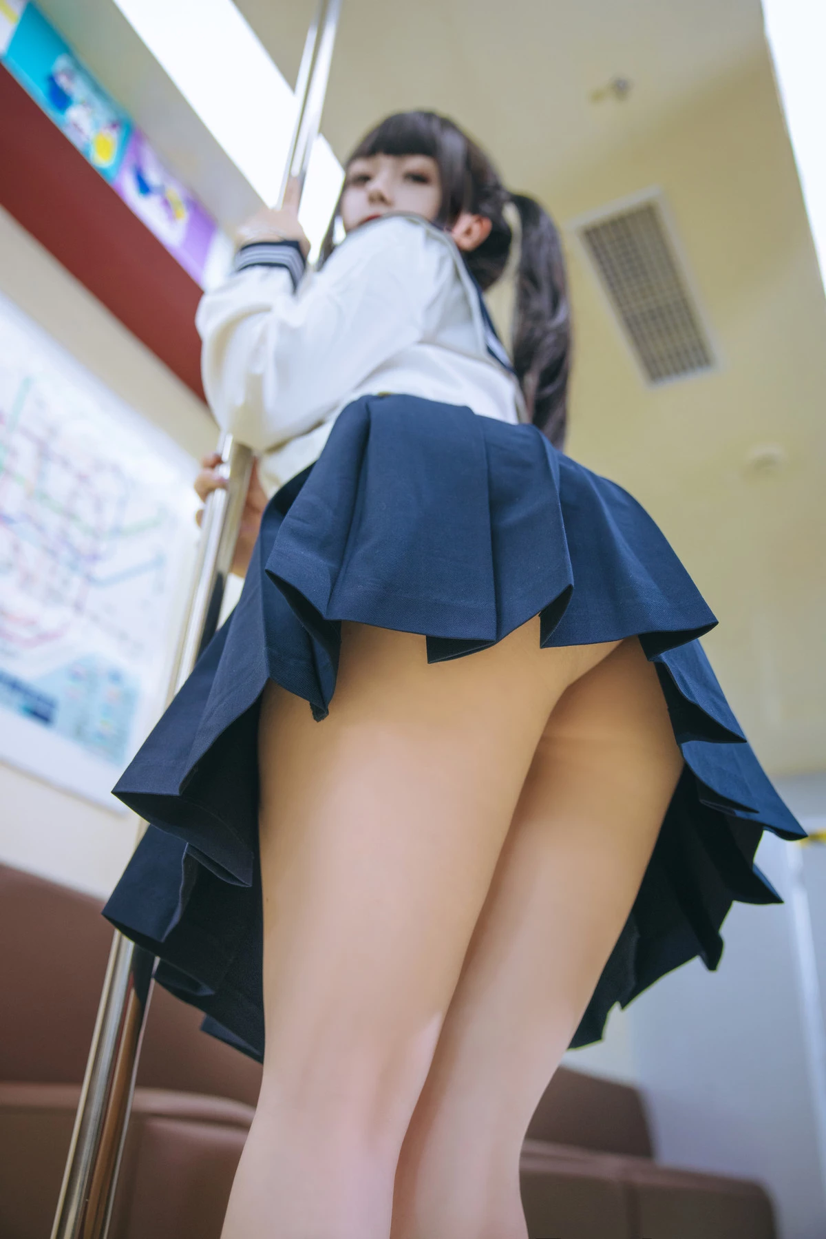 Xgyw.Org_Cosplay美女日奈娇列车JK主题列车上性感JK制服露白色蕾丝内衣秀丰腴身姿诱惑写真83P