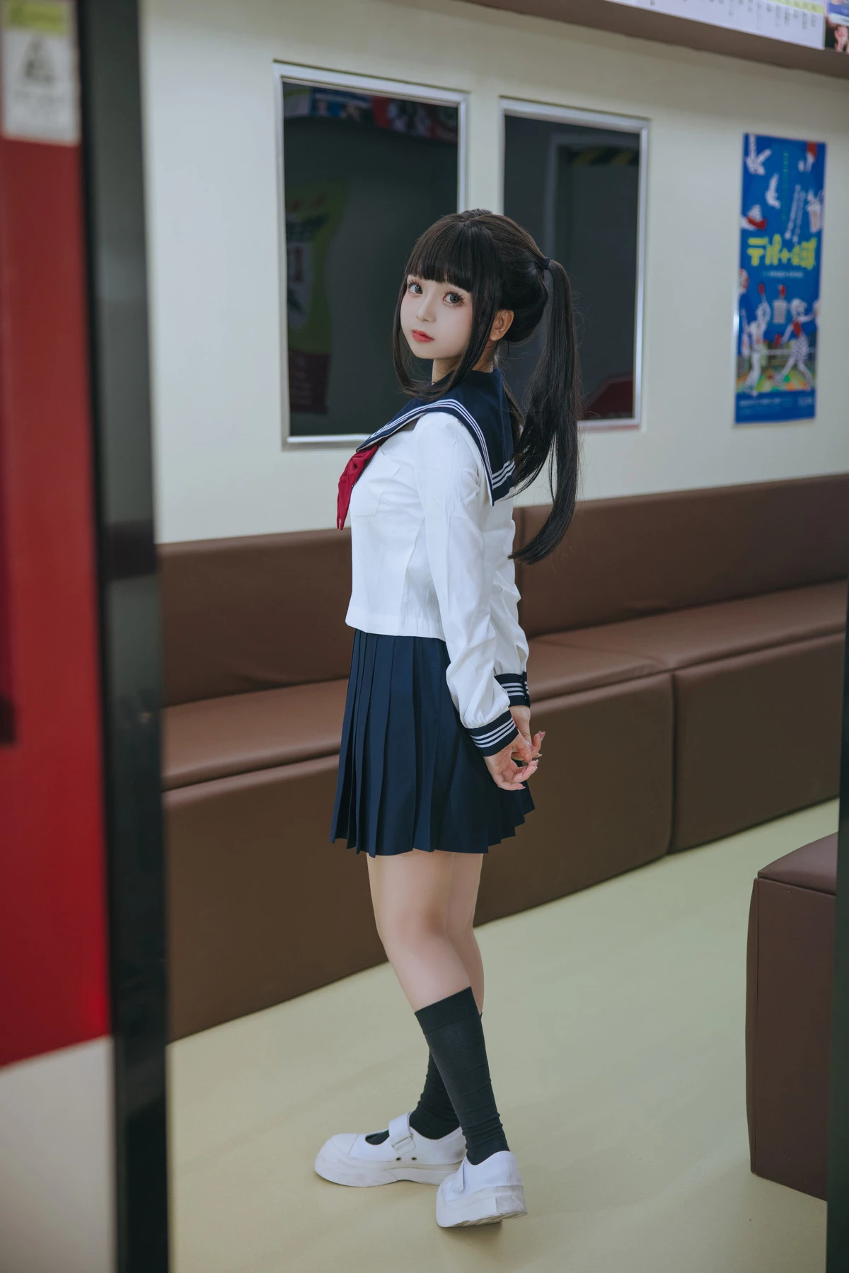 Xgyw.Org_Cosplay美女日奈娇列车JK主题列车上性感JK制服露白色蕾丝内衣秀丰腴身姿诱惑写真83P