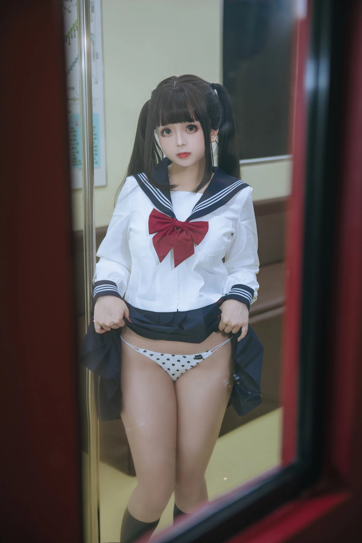 Xgyw.Org_Cosplay美女日奈娇列车JK主题列车上性感JK制服露白色蕾丝内衣秀丰腴身姿诱惑写真83P