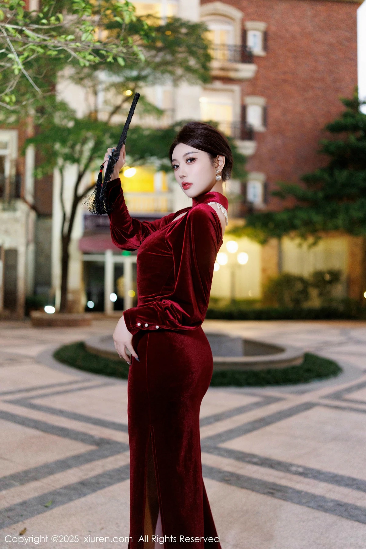 Xgyw.Org_XiuRen第9831期_女神杨晨晨Yome性感深色旗袍+红色蕾丝内衣秀丰腴身材诱惑写真90P