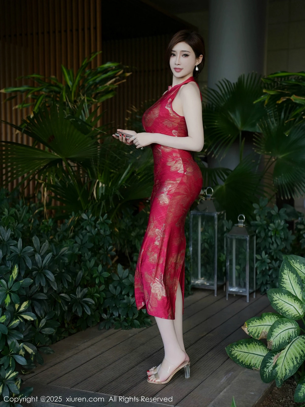 Xgyw.Org_XiuRen第9837_女神Carol周妍希性感红色旗袍服饰配超薄肉丝秀丰满身材诱惑写真77P