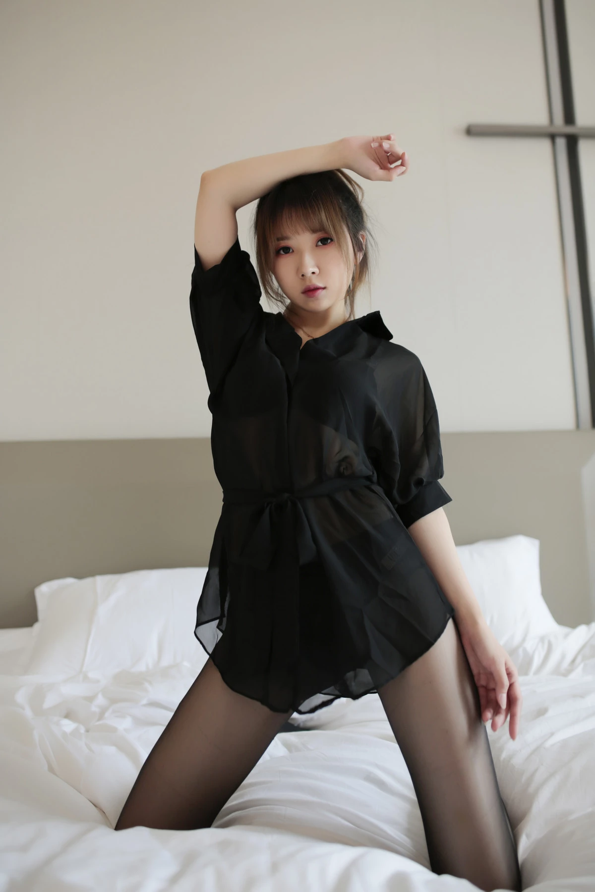Xgyw.Org_斗鱼主播小女巫露娜傲慢小姐姐主题私房床上性感黑色上衣配超薄黑丝秀美腿诱惑写真63P