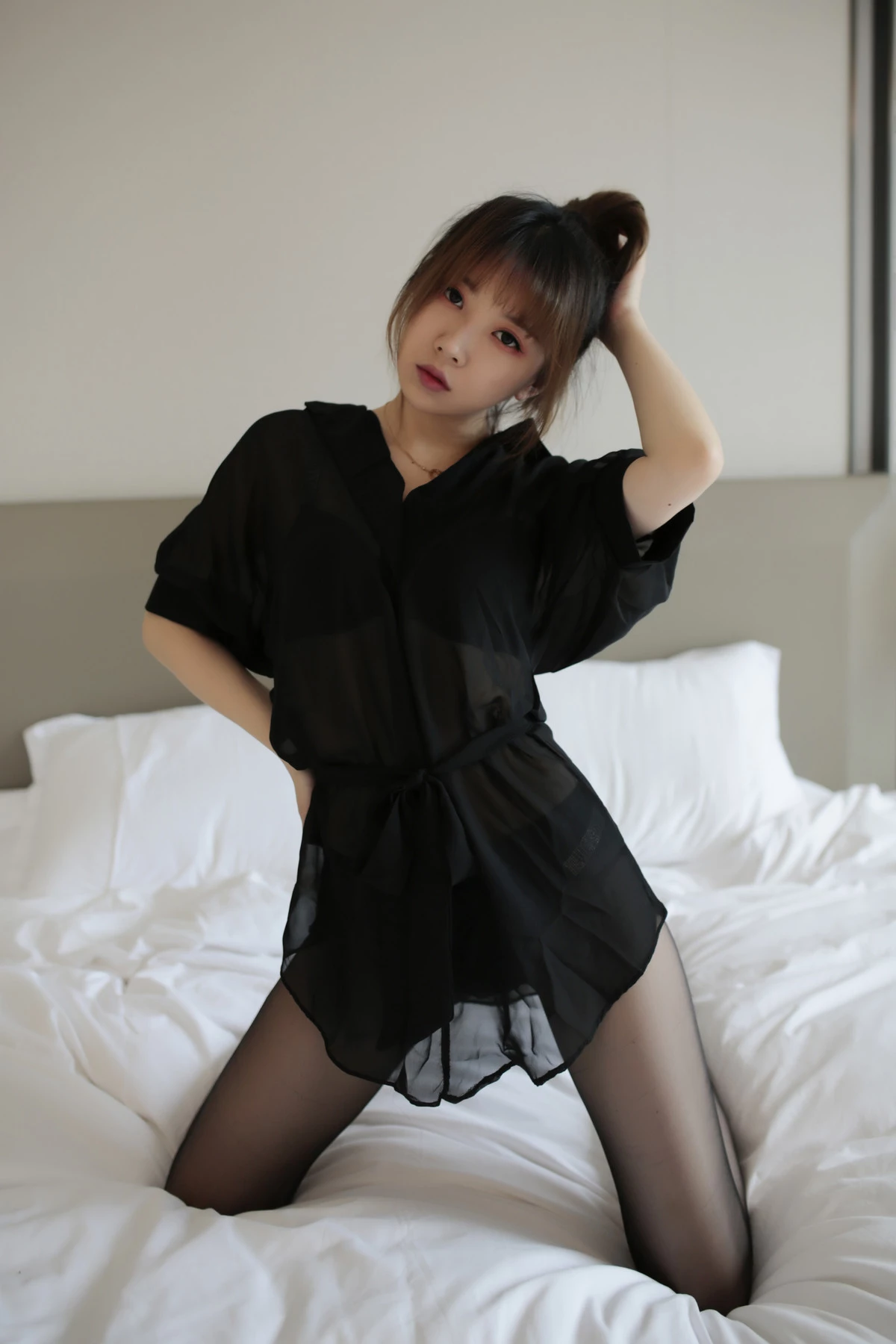 Xgyw.Org_斗鱼主播小女巫露娜傲慢小姐姐主题私房床上性感黑色上衣配超薄黑丝秀美腿诱惑写真63P