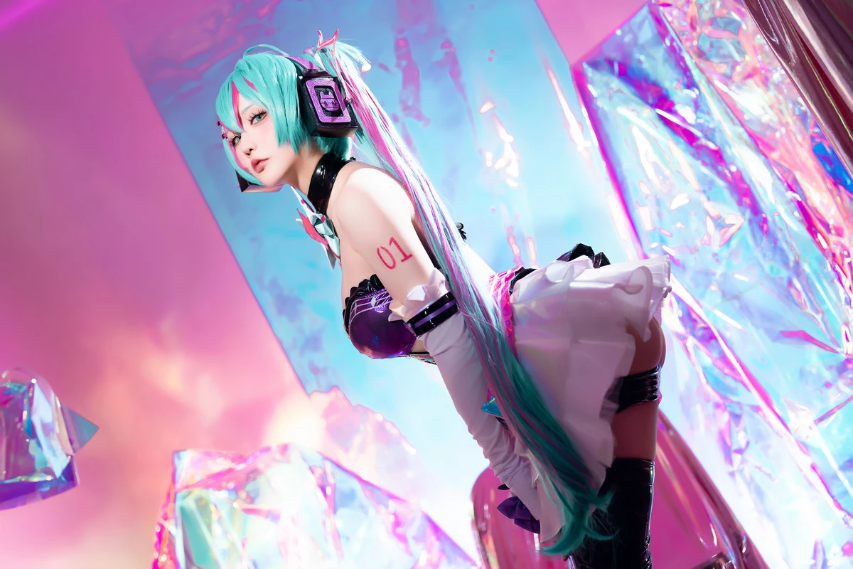 Xgyw.Org_Coser小姐姐星之迟迟Miku初音未来喵斯快跑主题性感内衣配黑皮长袜秀完美身材诱惑写真73P