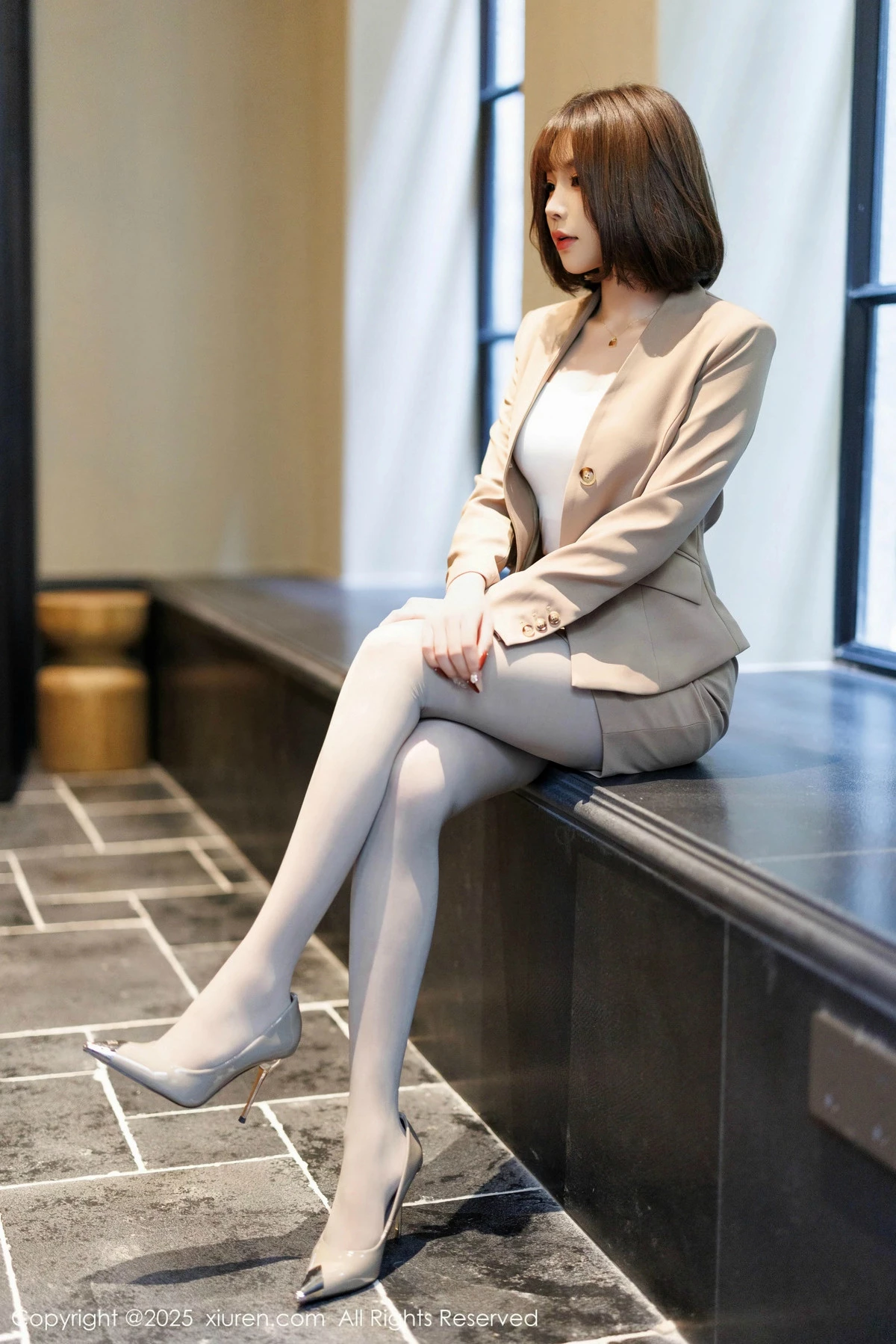 Xgyw.Org_XiuRen第9844_女神徐莉芝Booty多套性感服饰穿搭配原色丝袜秀曼妙身姿诱惑写真88P