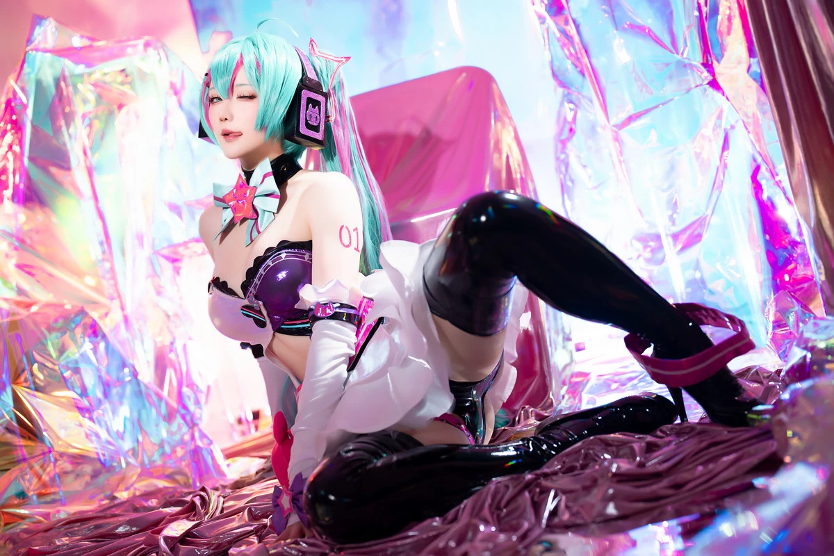 Xgyw.Org_Coser小姐姐星之迟迟Miku初音未来喵斯快跑主题性感内衣配黑皮长袜秀完美身材诱惑写真73P