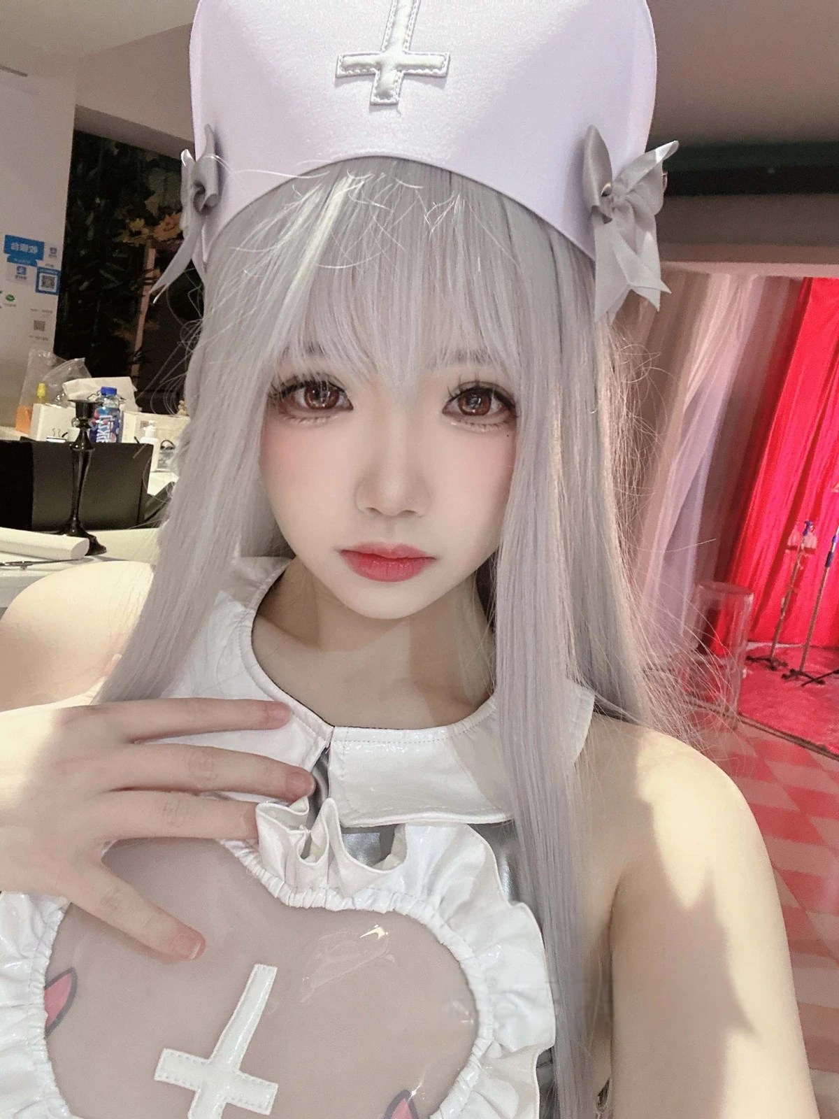 Xgyw.Org_Coser小姐姐雪琪SAMA银发魔女护士实习日记主题性感银色短裙配白丝吊袜秀美腿诱惑写真74P