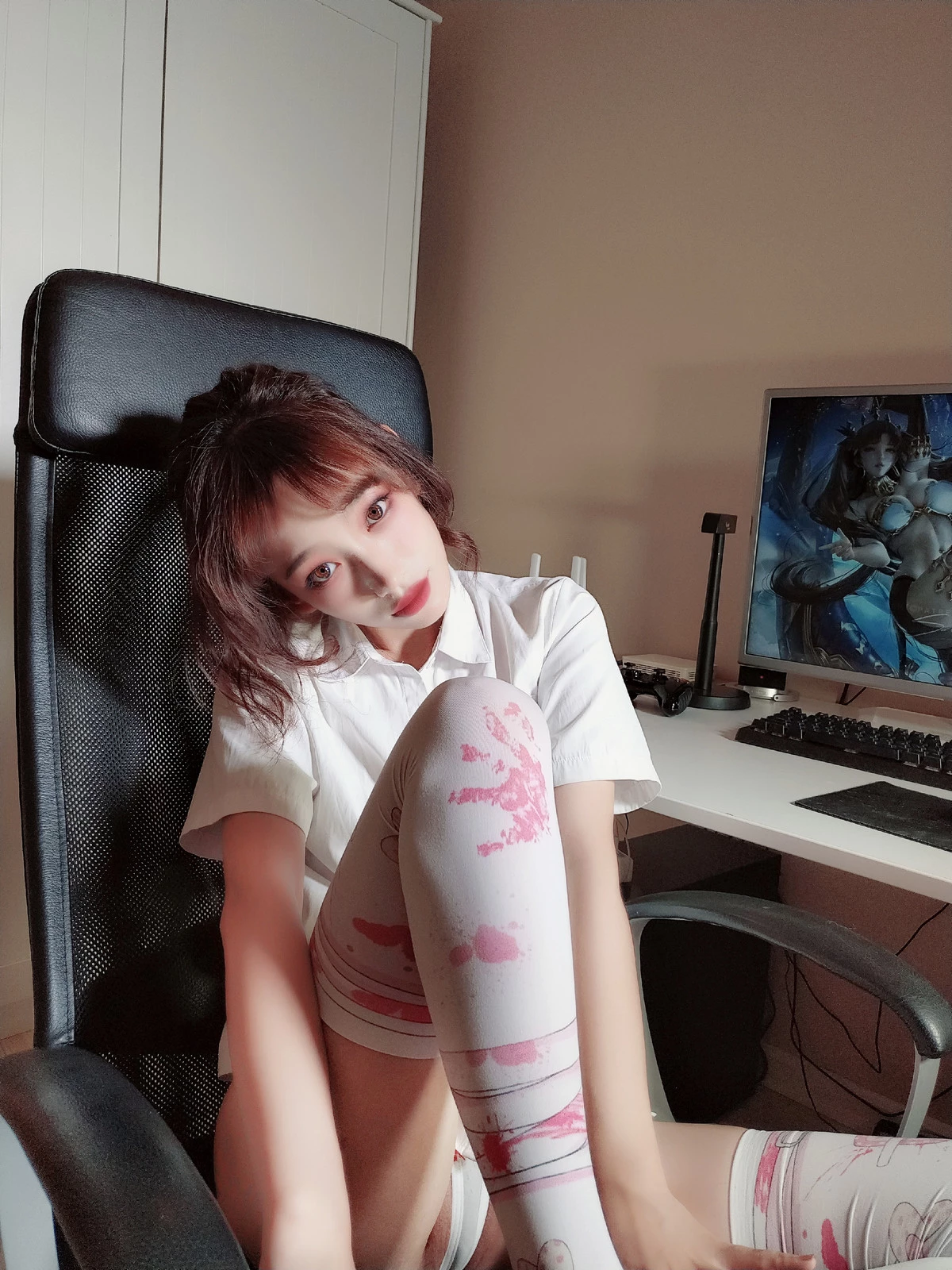 Xgyw.Org_Coser美女沫夏小奶糕超小比基尼主题性感白色三点式内衣配白丝袜秀曼妙身姿诱惑写真175P