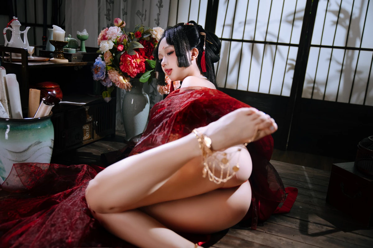 Xgyw.Org_Cosplay美女日奈娇战国妖姬主题性感红色服饰露红色三点式内衣秀惹火身材诱惑写真180P