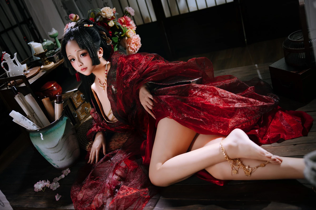 Xgyw.Org_Cosplay美女日奈娇战国妖姬主题性感红色服饰露红色三点式内衣秀惹火身材诱惑写真180P