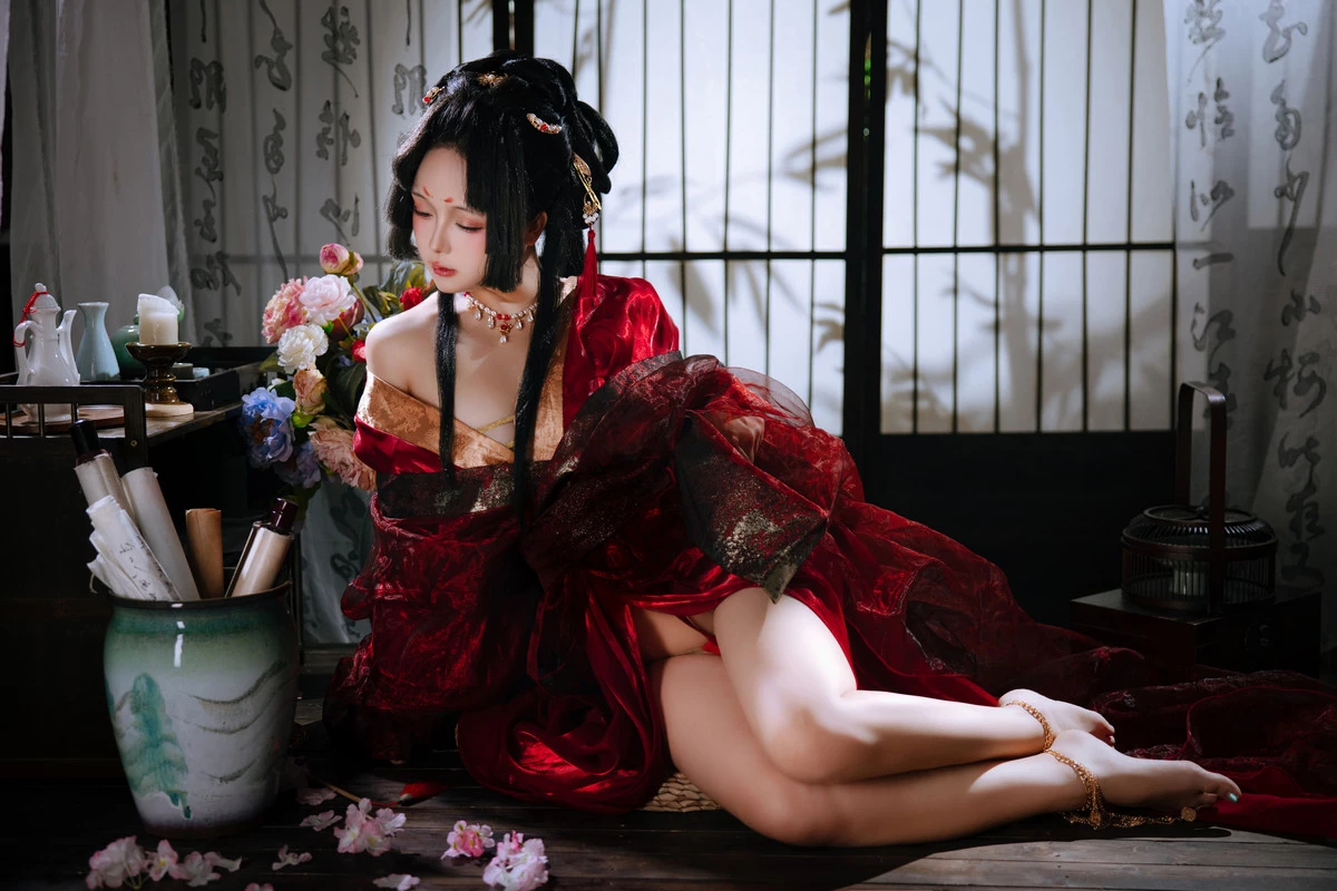 Xgyw.Org_Cosplay美女日奈娇战国妖姬主题性感红色服饰露红色三点式内衣秀惹火身材诱惑写真180P