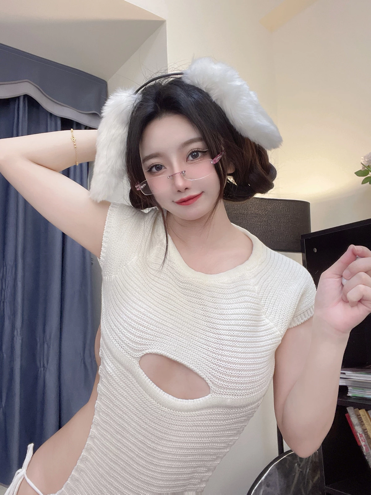 Xgyw.Org_白嫩美少女鬼畜瑶在不在w毛衣小兔子主题私房性感白色露背毛衣秀曼妙身姿迷人诱惑写真40P