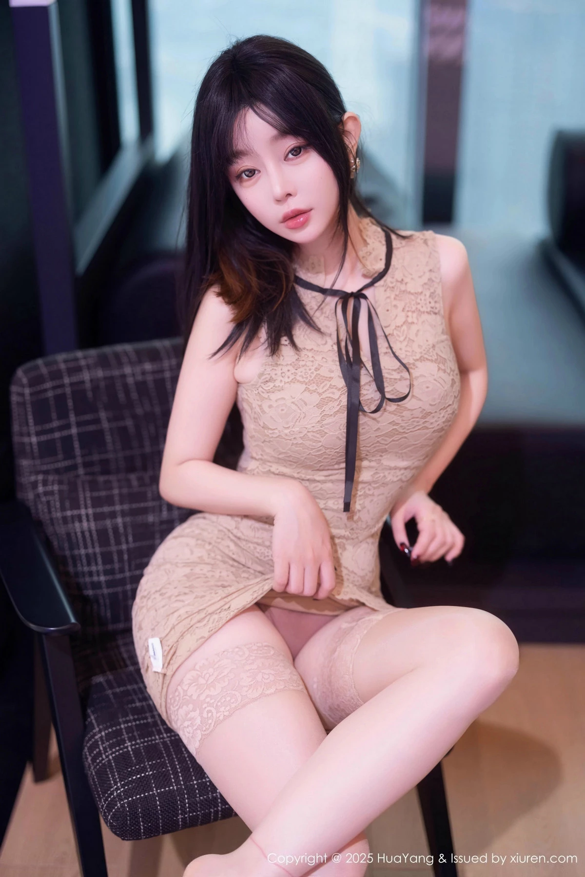 Xgyw.Org_[HuaYang花漾]Vol.632_女神王雨纯浅色连衣短裙露蕾丝内衣配肉丝袜秀丰腴身材诱惑写真82P