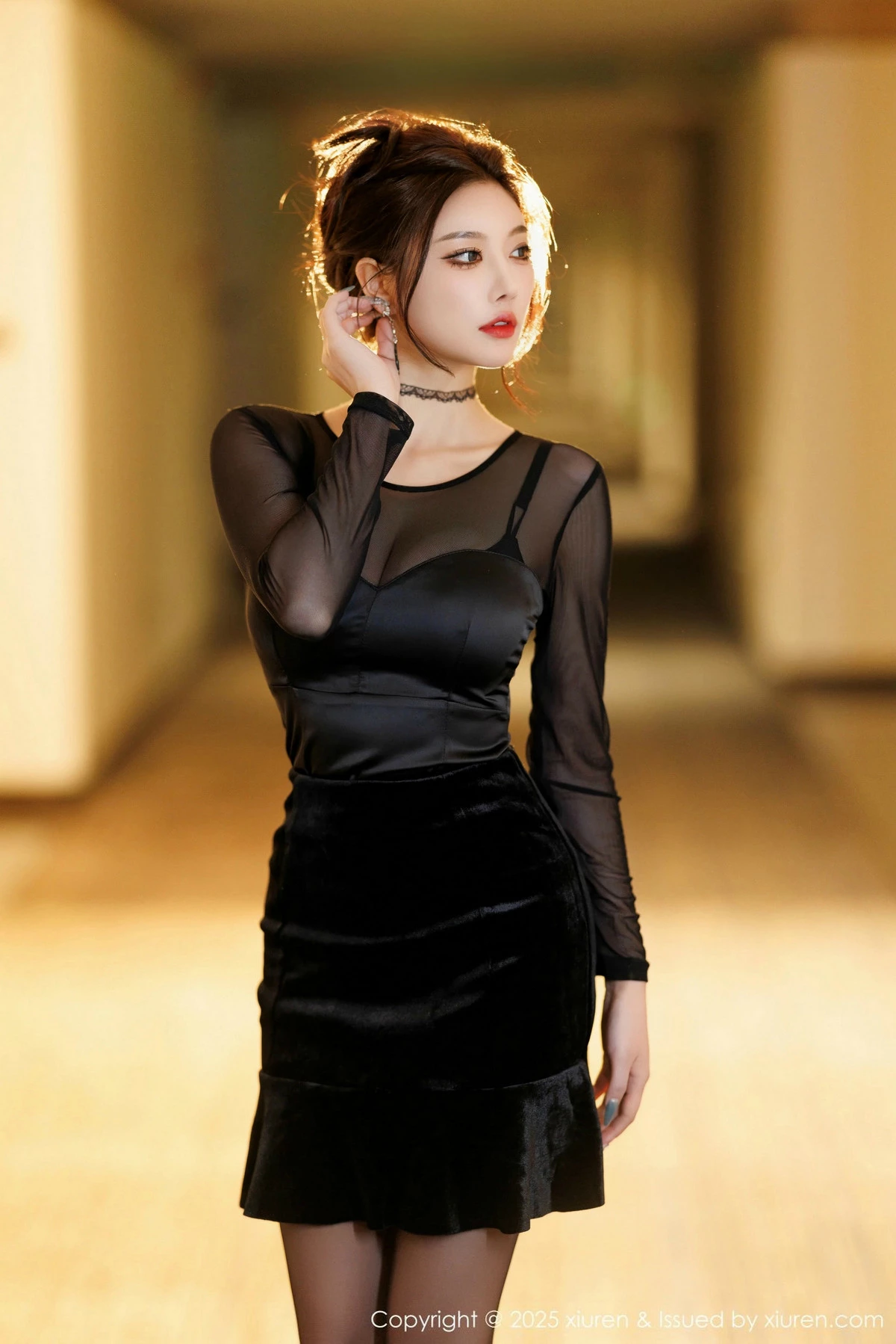 Xgyw.Org_XiuRen第9776期_女神杨晨晨Yome黑色连衣短裙露黑色内衣配开档黑丝极致魅惑写真101P