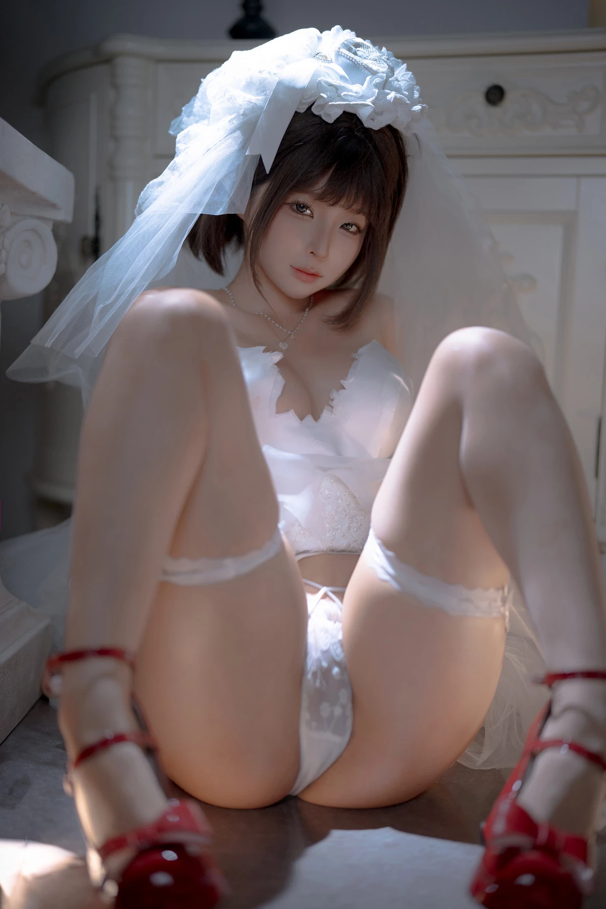Xgyw.Org_动漫博主蠢沫沫婚主题性感白色婚纱配白丝吊袜+红色情趣内衣秀惹火身材诱惑写真120P