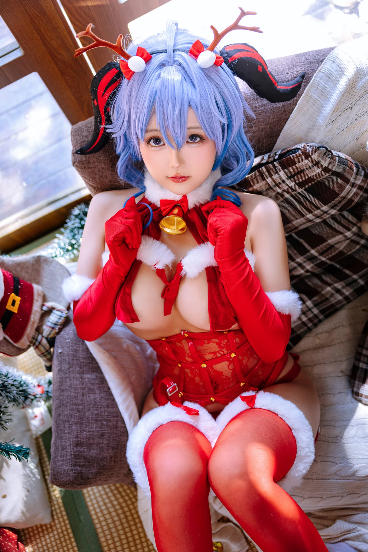 Xgyw.Org_Cosplay美女日奈娇甘雨圣诞主题性感红色情趣内衣配红丝吊袜秀丰腴身材惹火诱惑写真120P