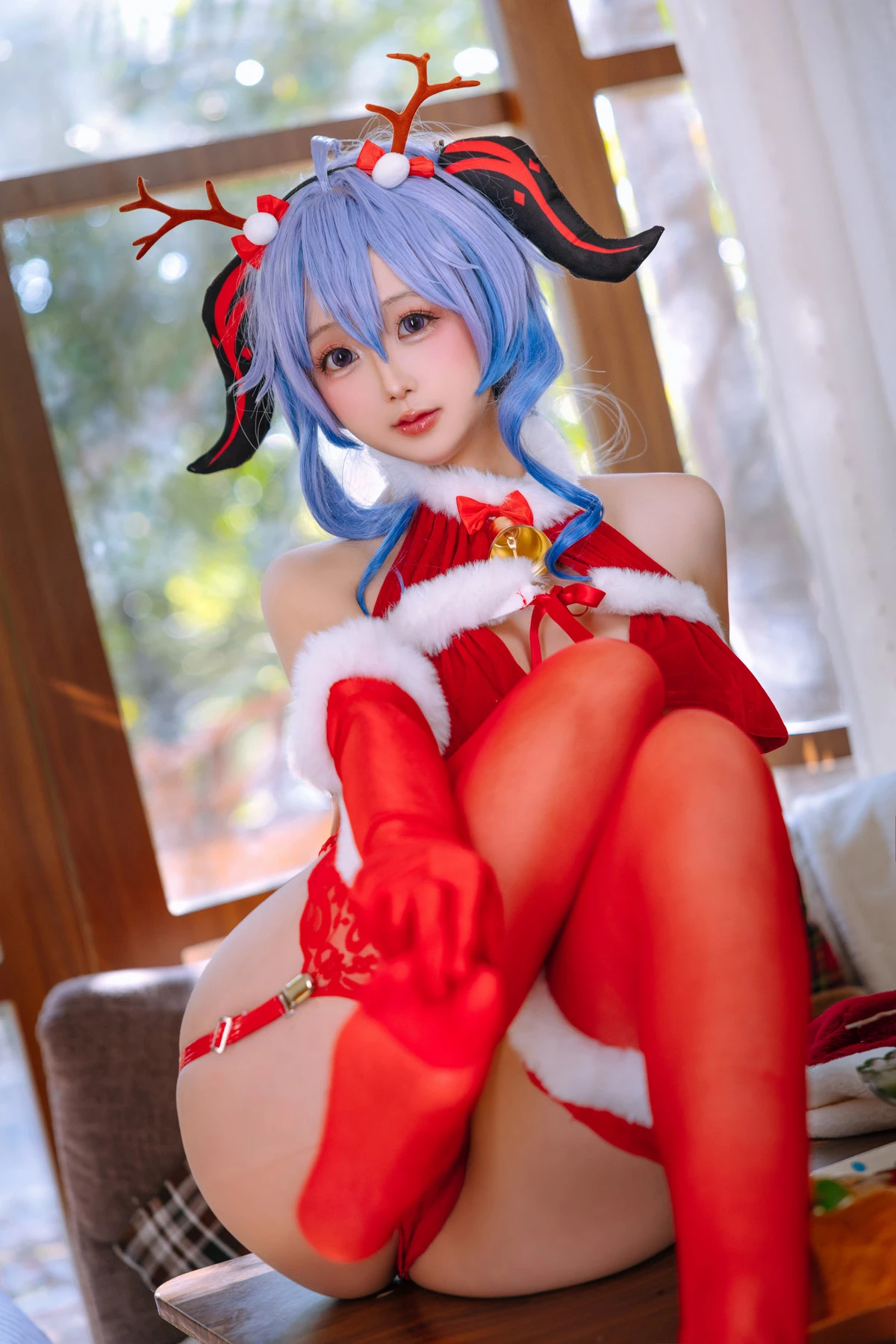 Xgyw.Org_Cosplay美女日奈娇甘雨圣诞主题性感红色情趣内衣配红丝吊袜秀丰腴身材惹火诱惑写真120P