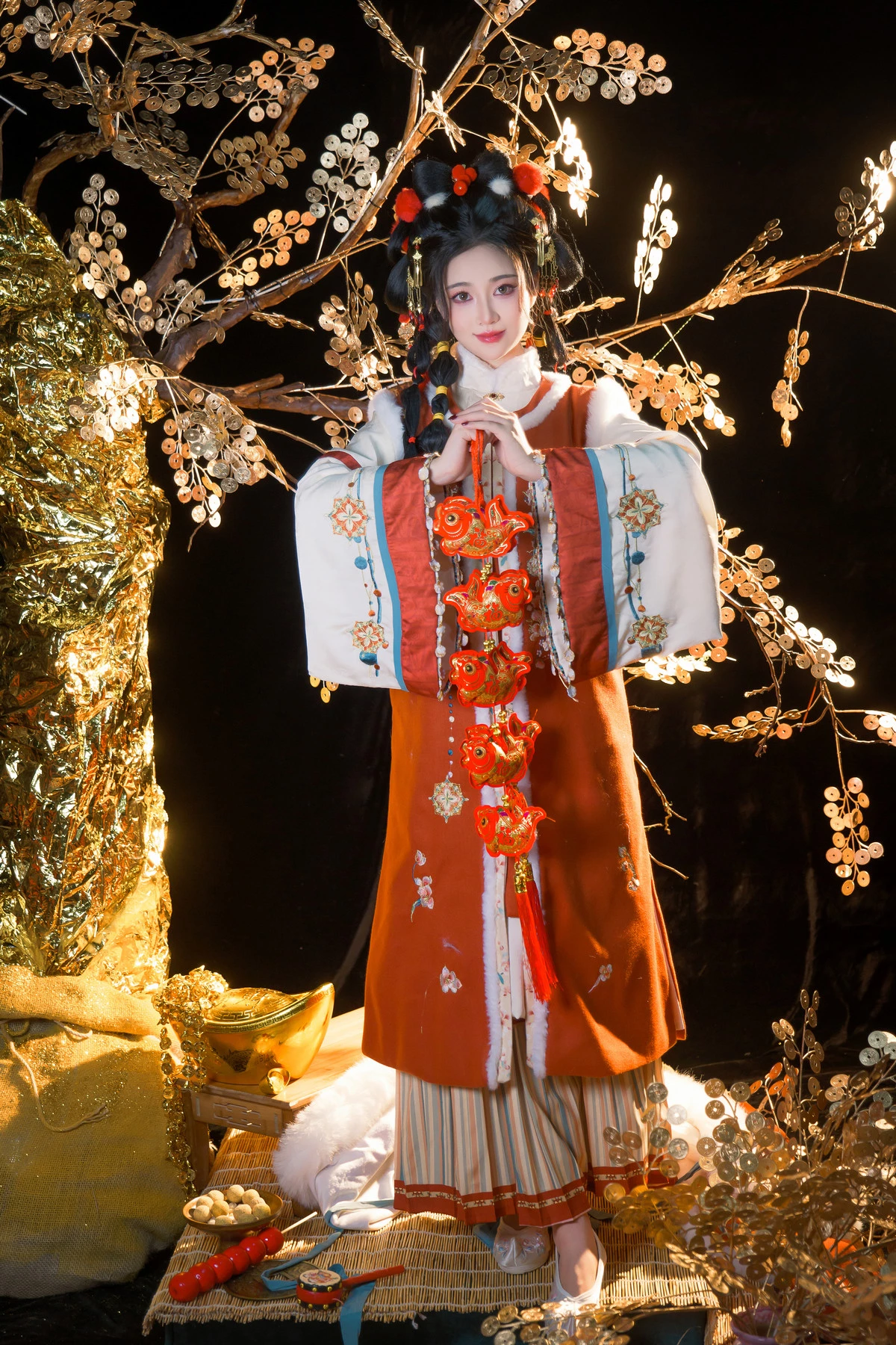 Xgyw.Org_网络美女年年Nnian-25元旦主题场景拍摄性感古典服饰半脱秀丰腴身材惹火诱惑写真84P
