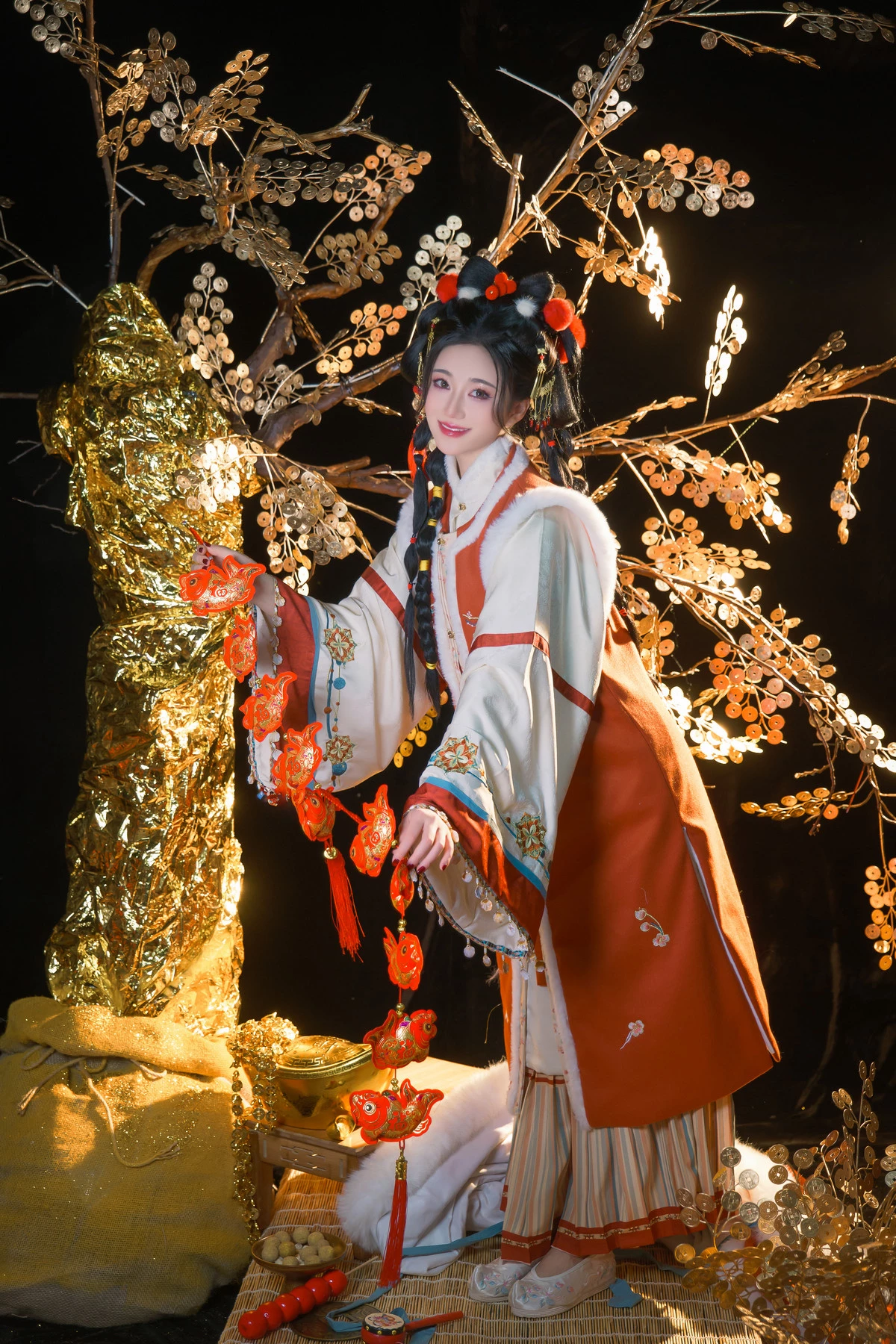 Xgyw.Org_网络美女年年Nnian-25元旦主题场景拍摄性感古典服饰半脱秀丰腴身材惹火诱惑写真84P