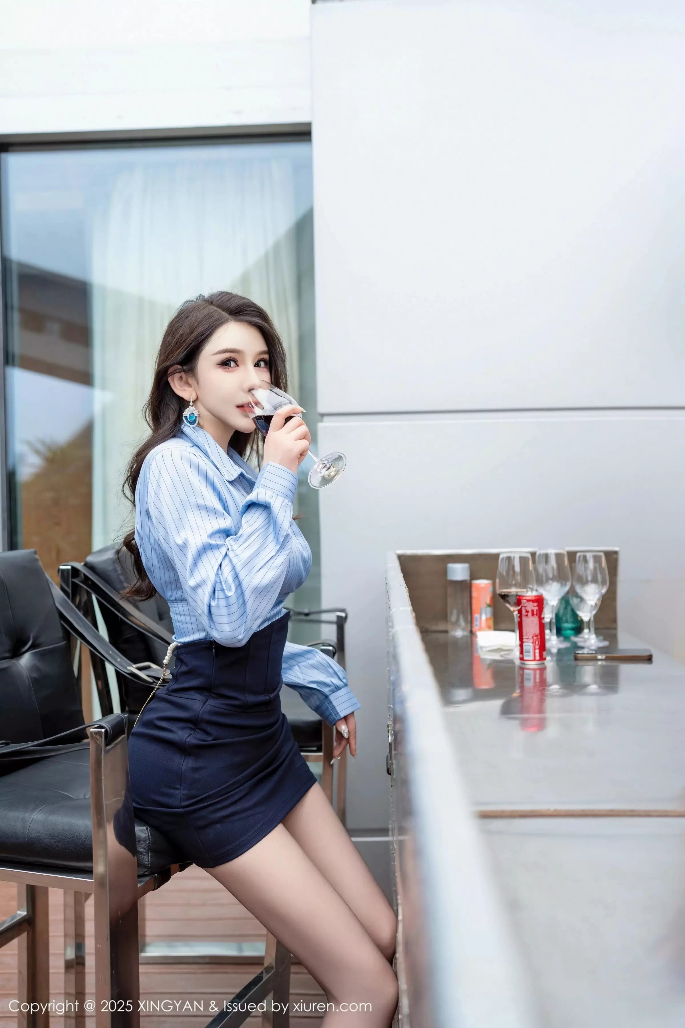 Xgyw.Org_[XINGYAN星颜社]VOL.323_模特李丽莎性感衬衫配黑短裙露超薄黑丝秀完美身材诱惑写真80P