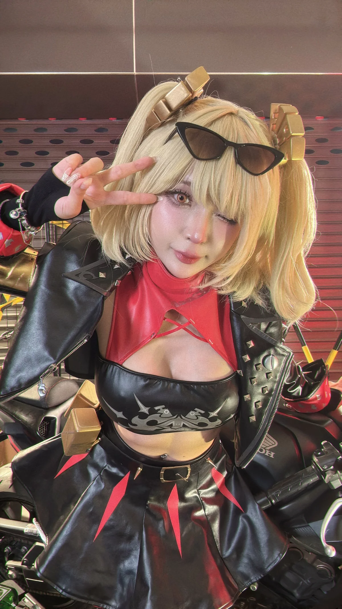 Xgyw.Org_越南Coser美女Umeko J-Momo Ayase主题粉色上衣配黑短裙露三点式内衣惹火诱惑写真60P