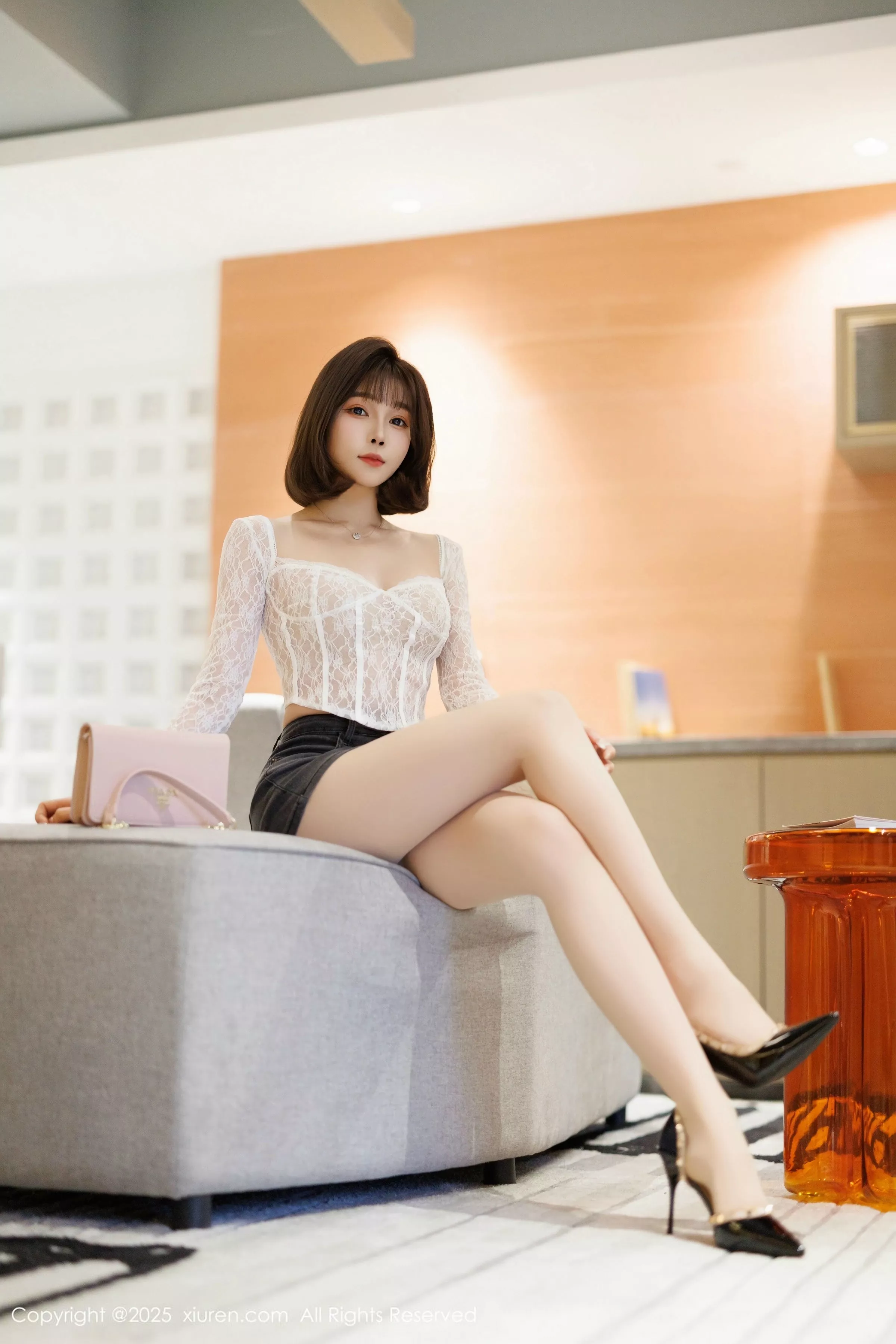 Xgyw.Org_XiuRen第10113期_女神徐莉芝Booty白色上衣配肉丝袜+蓝色情趣内衣秀美腿诱惑写真83P