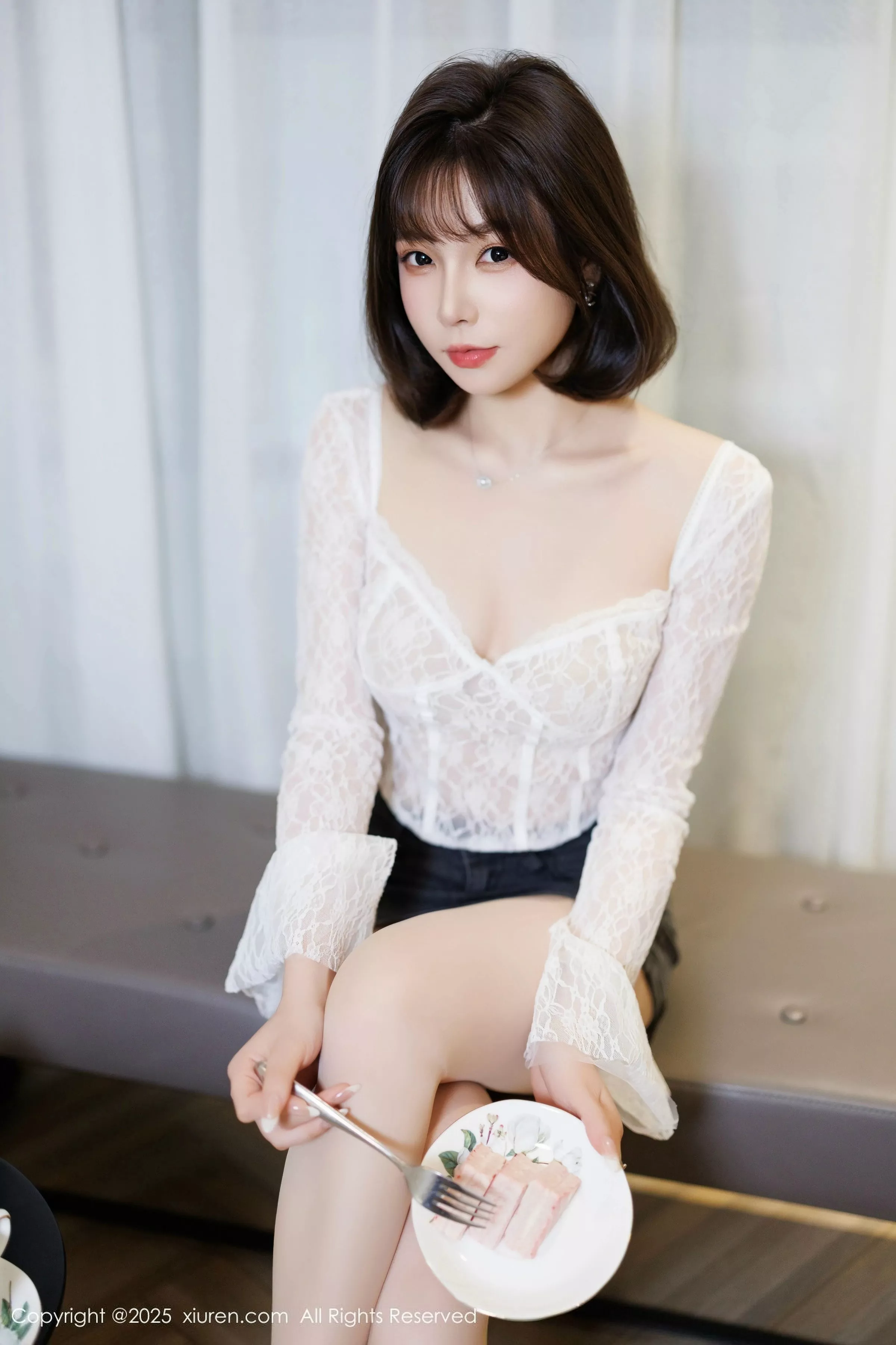 Xgyw.Org_XiuRen第10113期_女神徐莉芝Booty白色上衣配肉丝袜+蓝色情趣内衣秀美腿诱惑写真83P