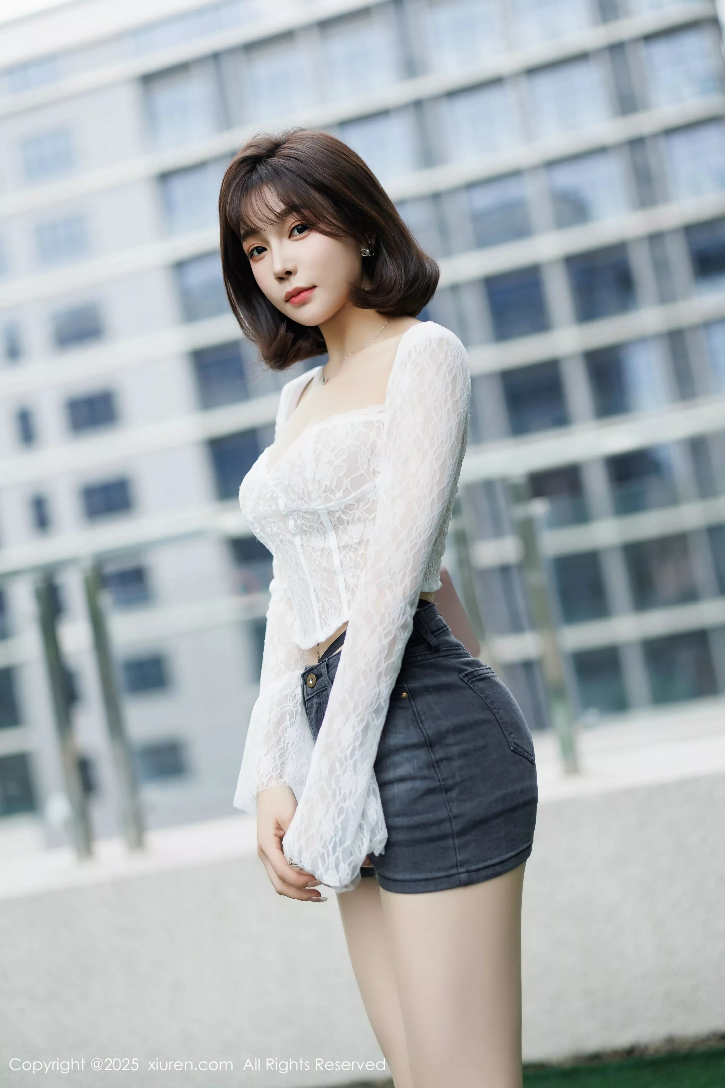 Xgyw.Org_XiuRen第10113期_女神徐莉芝Booty白色上衣配肉丝袜+蓝色情趣内衣秀美腿诱惑写真83P