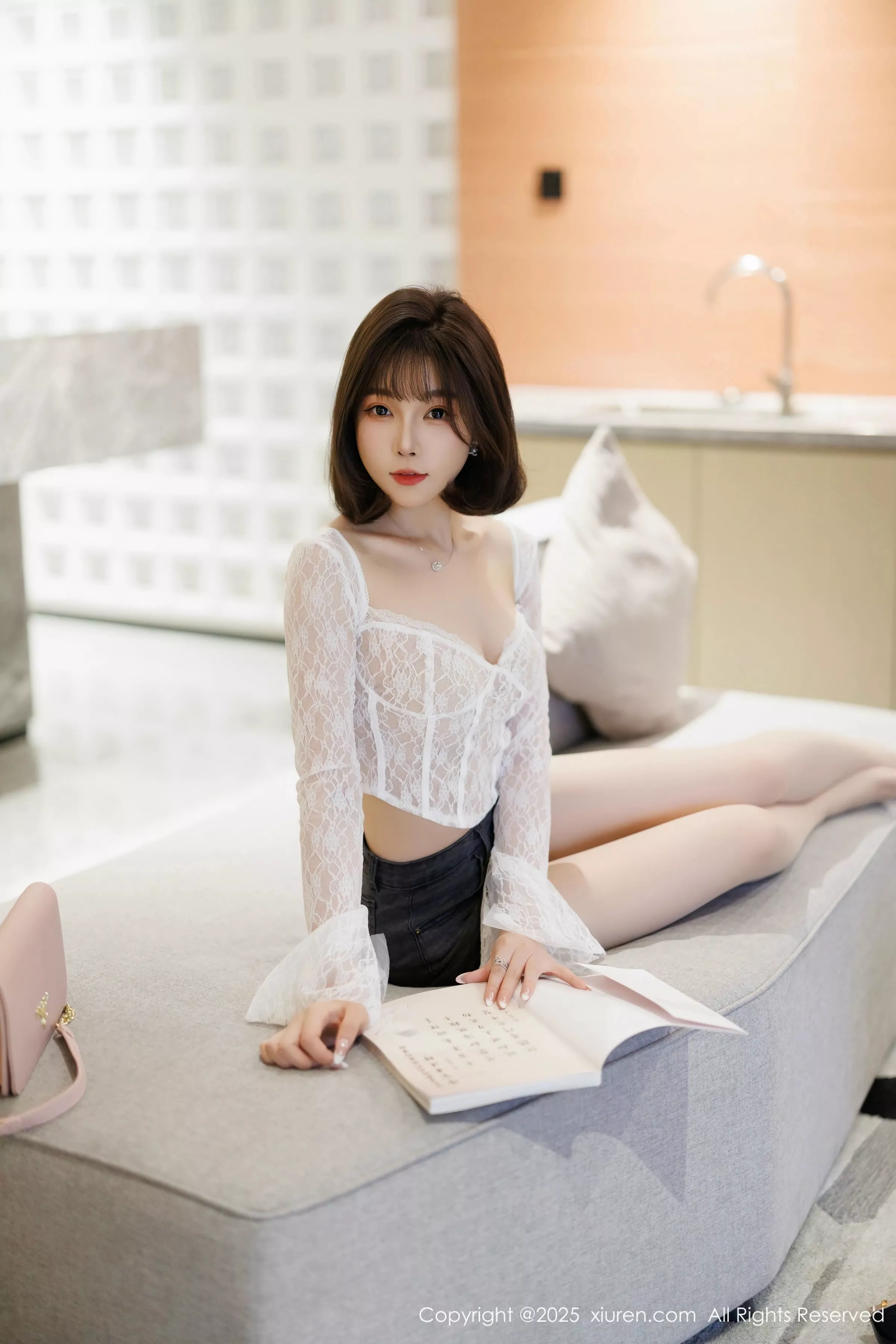 Xgyw.Org_XiuRen第10113期_女神徐莉芝Booty白色上衣配肉丝袜+蓝色情趣内衣秀美腿诱惑写真83P
