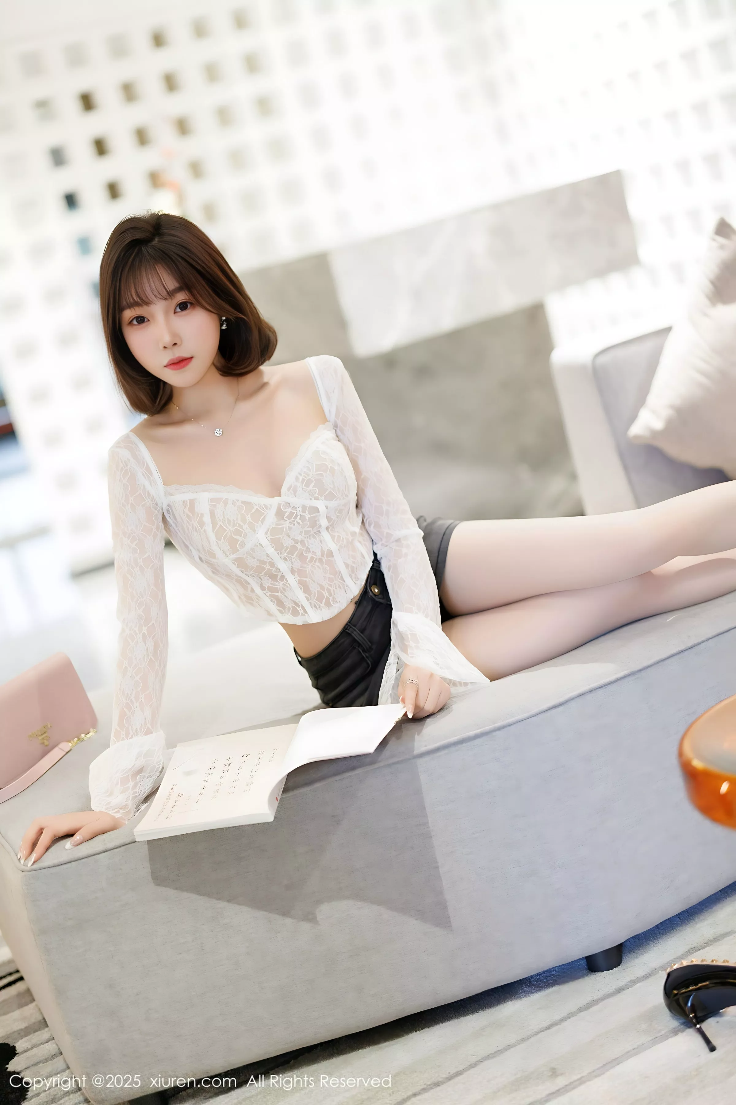 Xgyw.Org_XiuRen第10113期_女神徐莉芝Booty白色上衣配肉丝袜+蓝色情趣内衣秀美腿诱惑写真83P