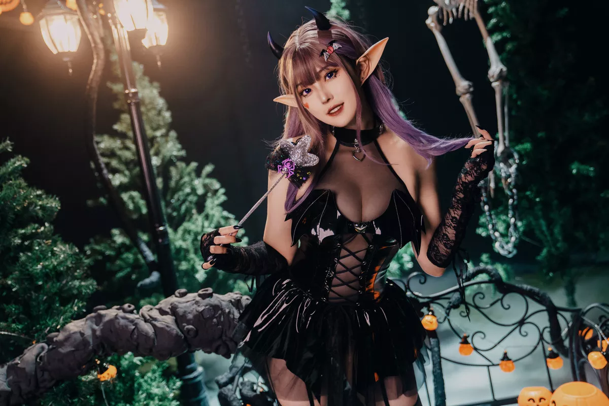 Xgyw.Org_网络美女Natsuko夏夏子万圣小魔女主题性感精灵装扮黑色皮质服饰配黑丝吊袜秀美腿诱惑写真52P