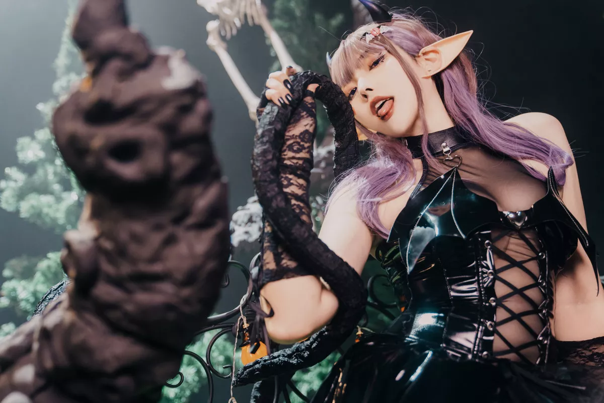 Xgyw.Org_网络美女Natsuko夏夏子万圣小魔女主题性感精灵装扮黑色皮质服饰配黑丝吊袜秀美腿诱惑写真52P
