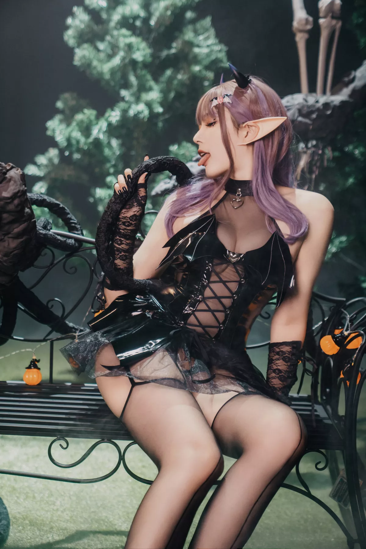 Xgyw.Org_网络美女Natsuko夏夏子万圣小魔女主题性感精灵装扮黑色皮质服饰配黑丝吊袜秀美腿诱惑写真52P