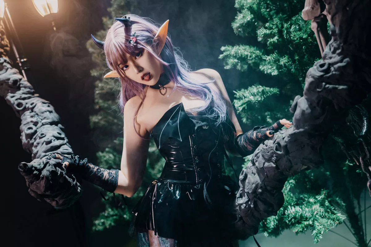 Xgyw.Org_网络美女Natsuko夏夏子万圣小魔女主题性感精灵装扮黑色皮质服饰配黑丝吊袜秀美腿诱惑写真52P