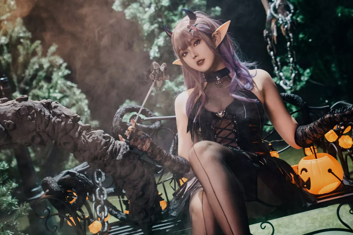 Xgyw.Org_网络美女Natsuko夏夏子万圣小魔女主题性感精灵装扮黑色皮质服饰配黑丝吊袜秀美腿诱惑写真52P