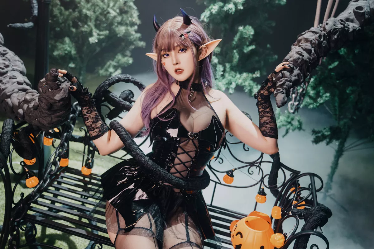 Xgyw.Org_网络美女Natsuko夏夏子万圣小魔女主题性感精灵装扮黑色皮质服饰配黑丝吊袜秀美腿诱惑写真52P