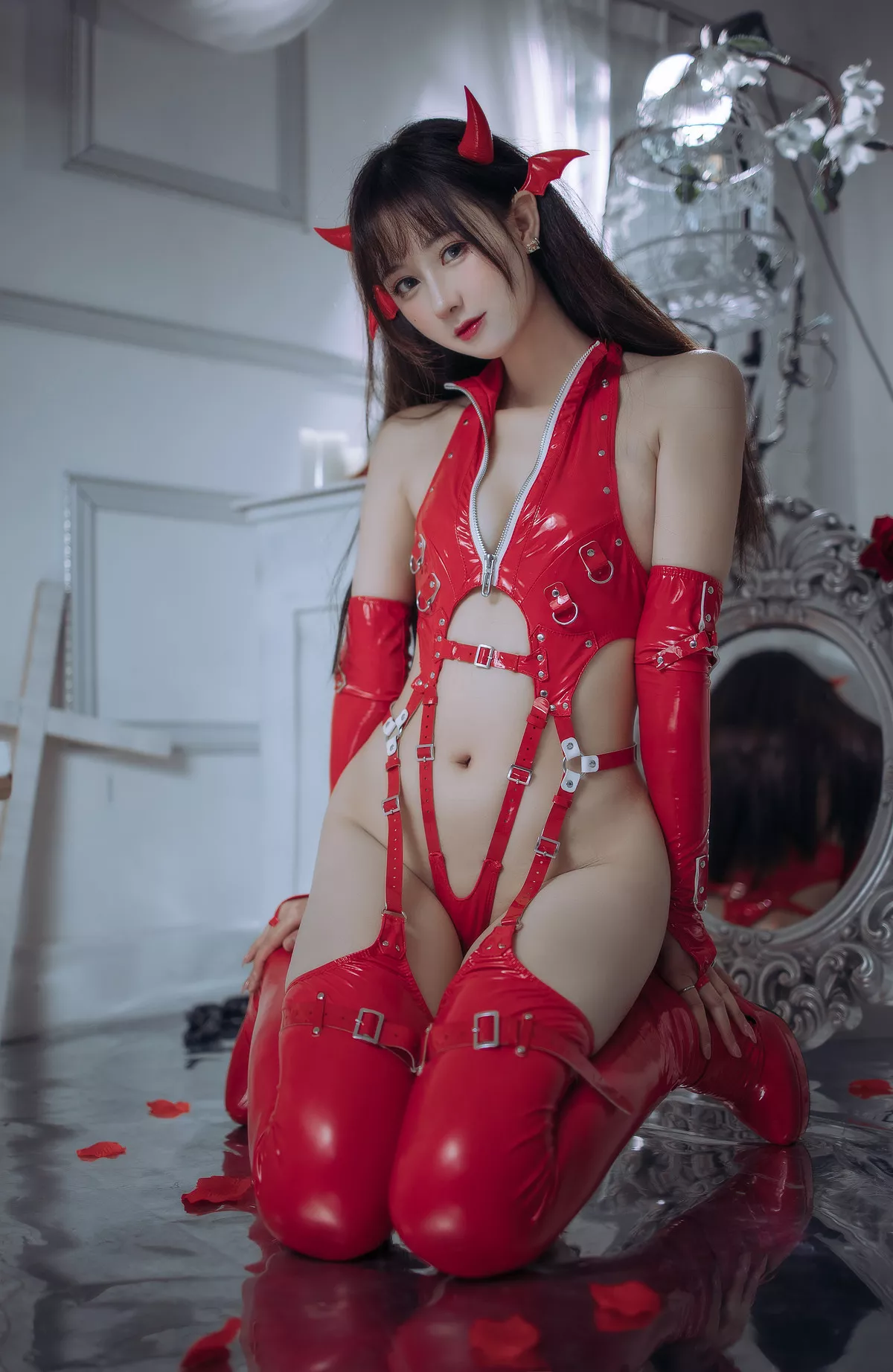 Xgyw.Org_网络美女羽生三未平安集锦主题性感红色皮质连体衣配红皮长靴秀曼妙身姿诱惑写真65P